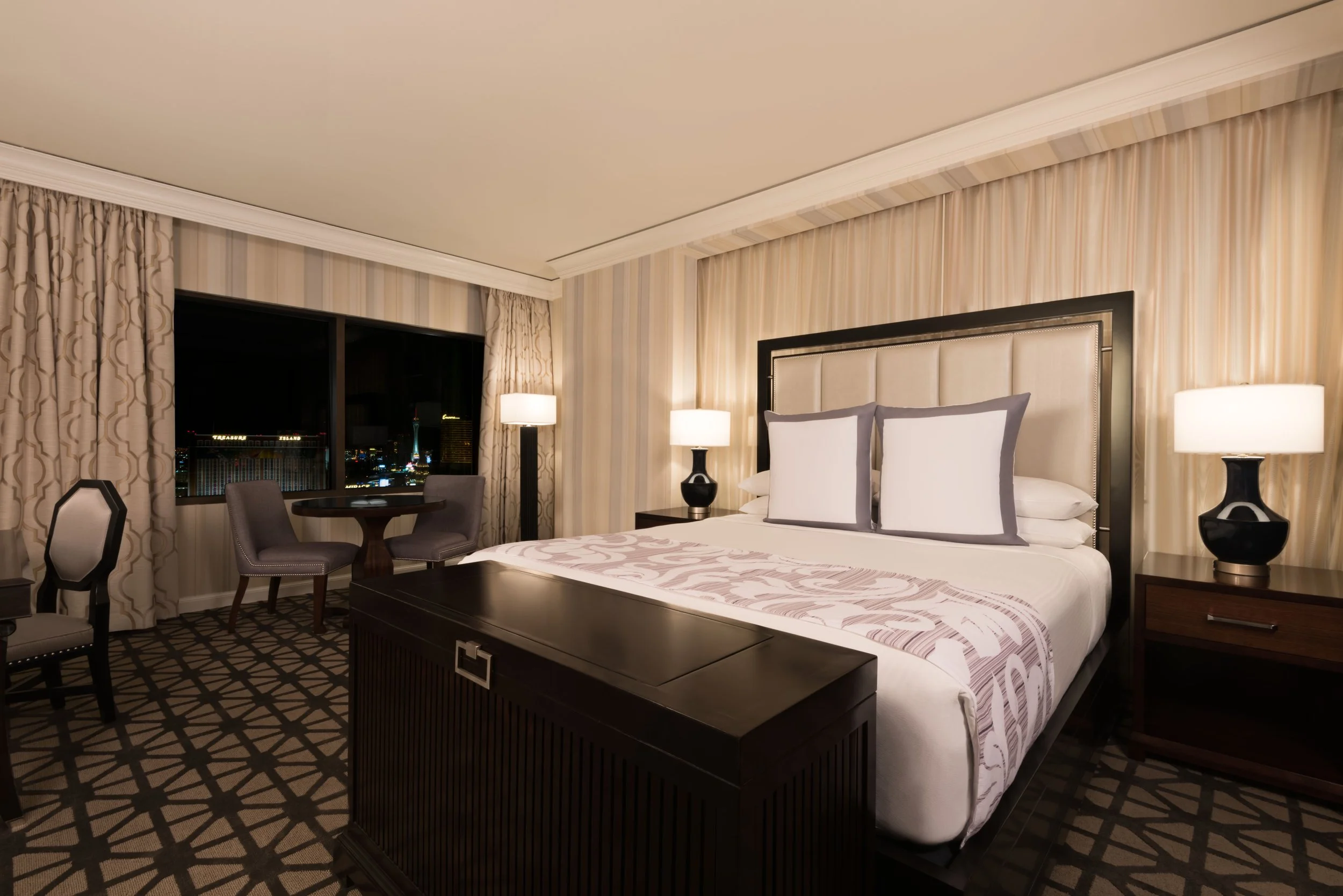 CaesarsAugustus_4569_SpaSuite_BedRoom.jpg