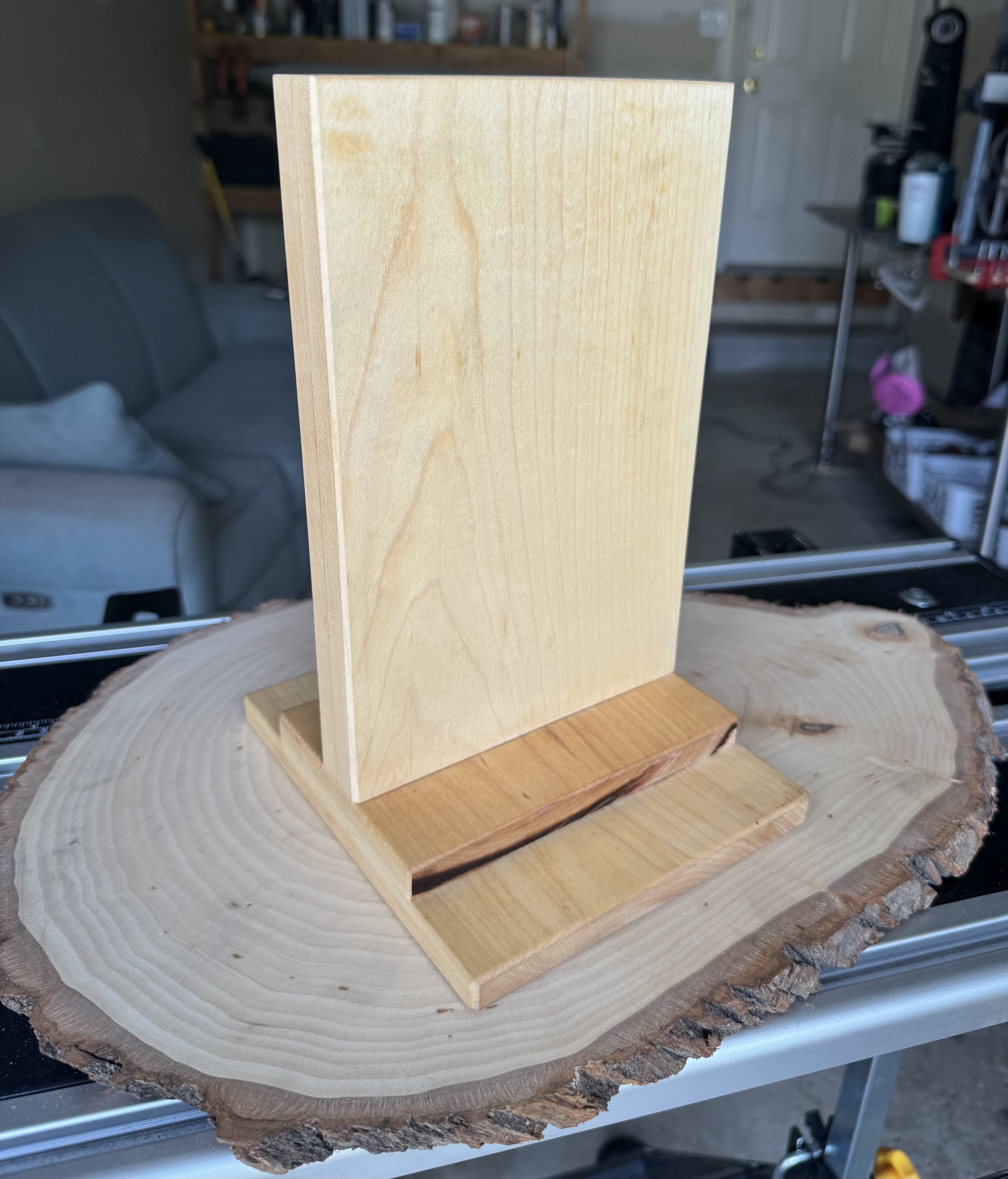 Magnetic maple knife stand