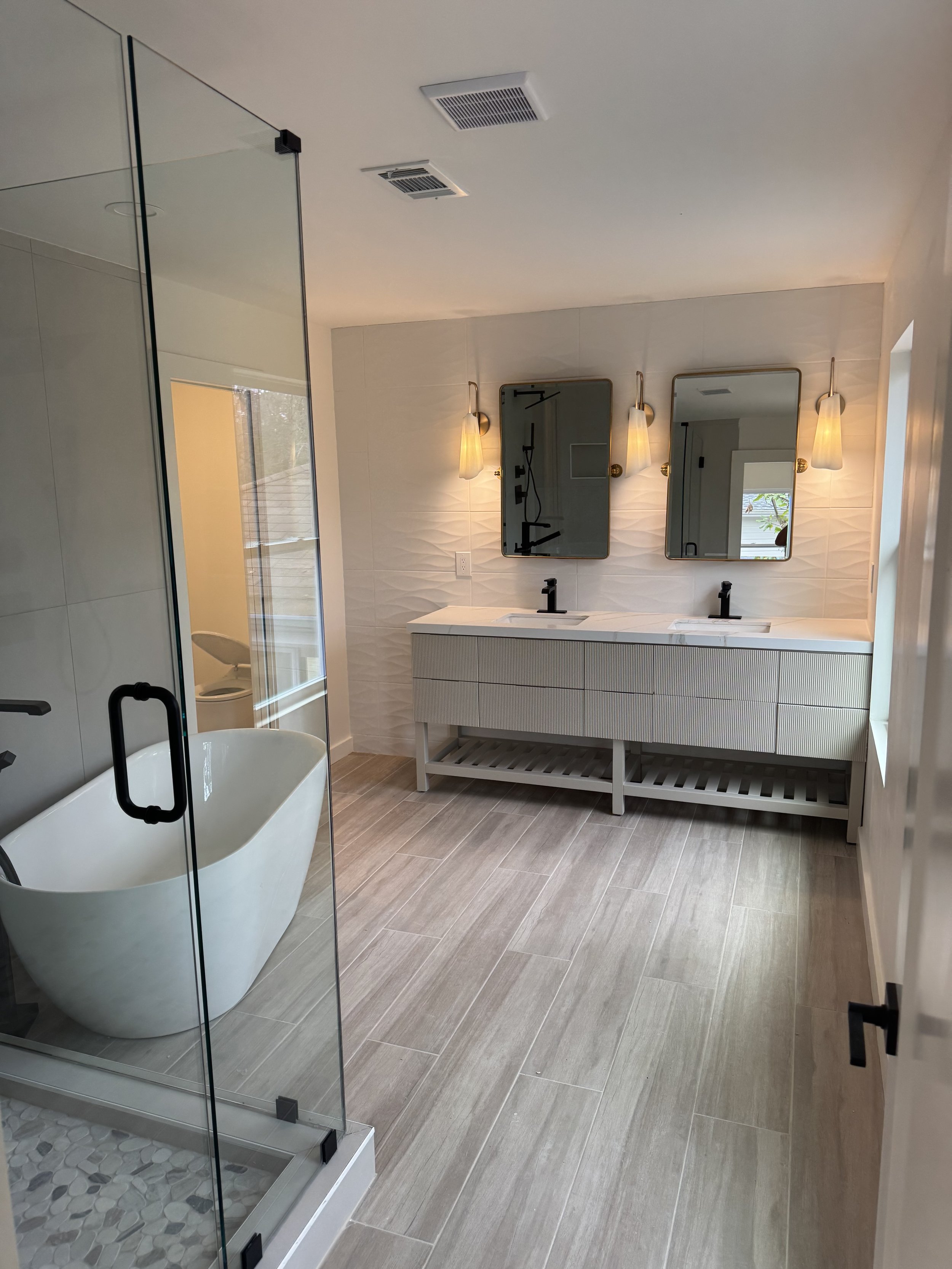his and her sink bath room