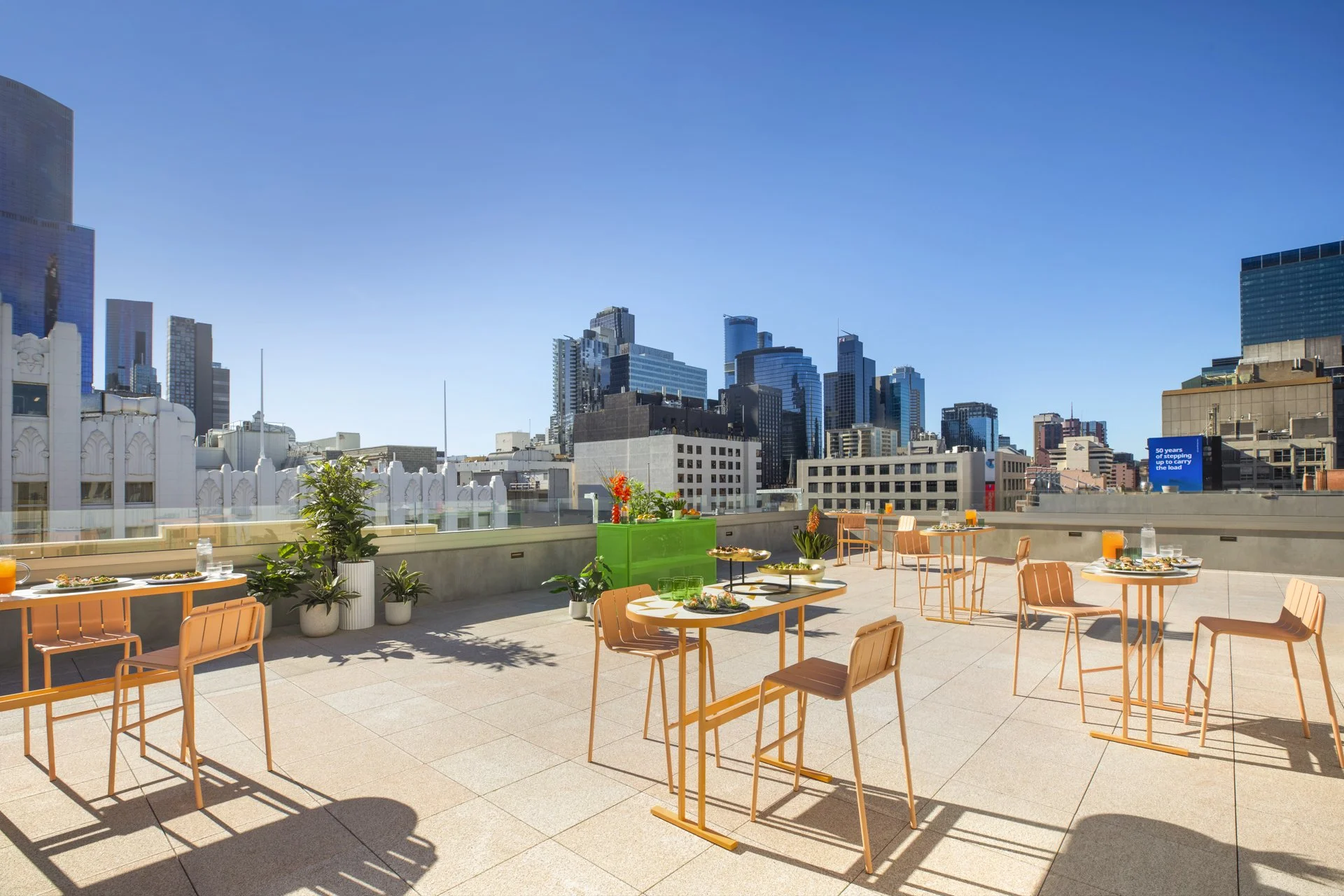 11_HOL_INN_BSM_ROOFTOP_1831_V2 (2).jpg