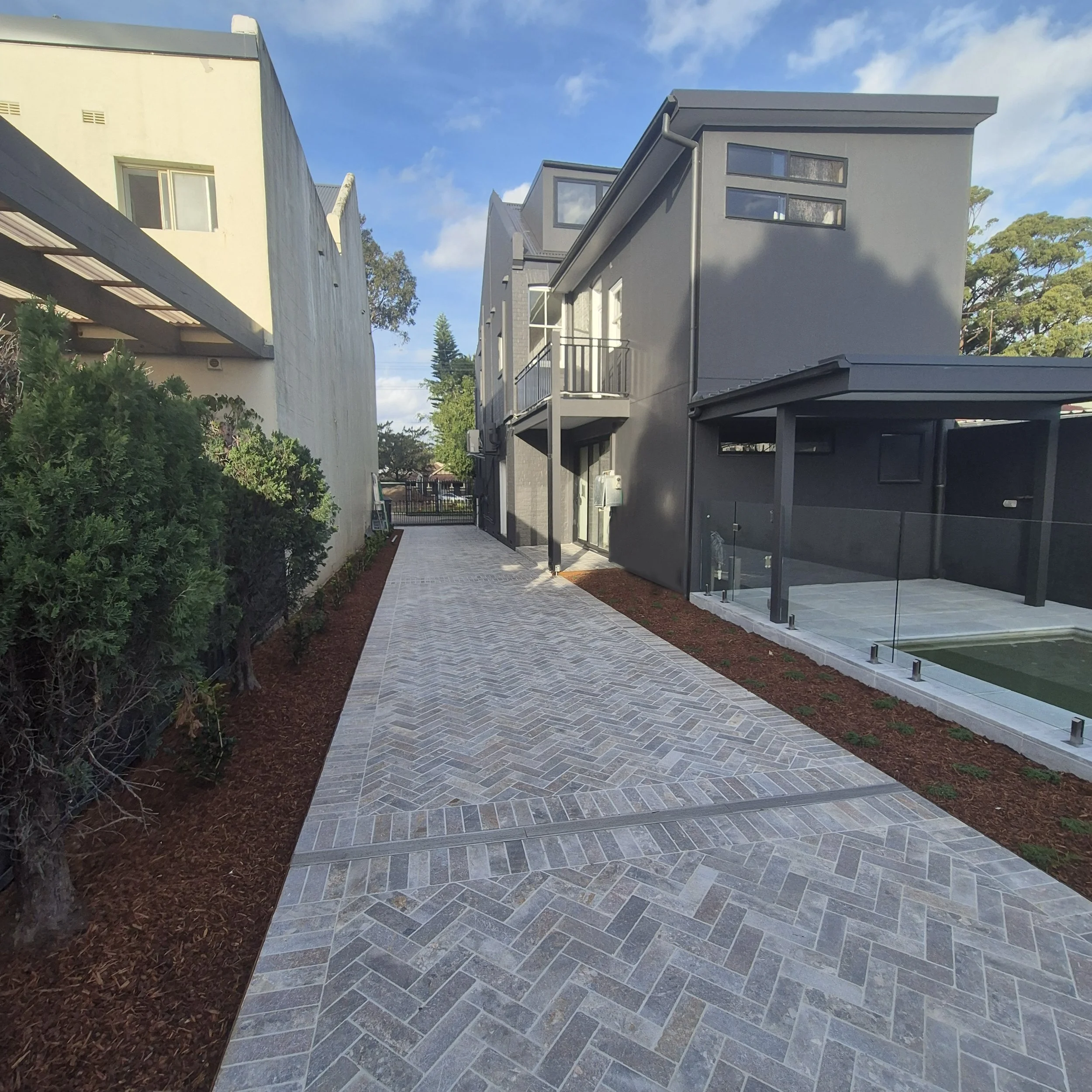 DRIVEWAY.jpg