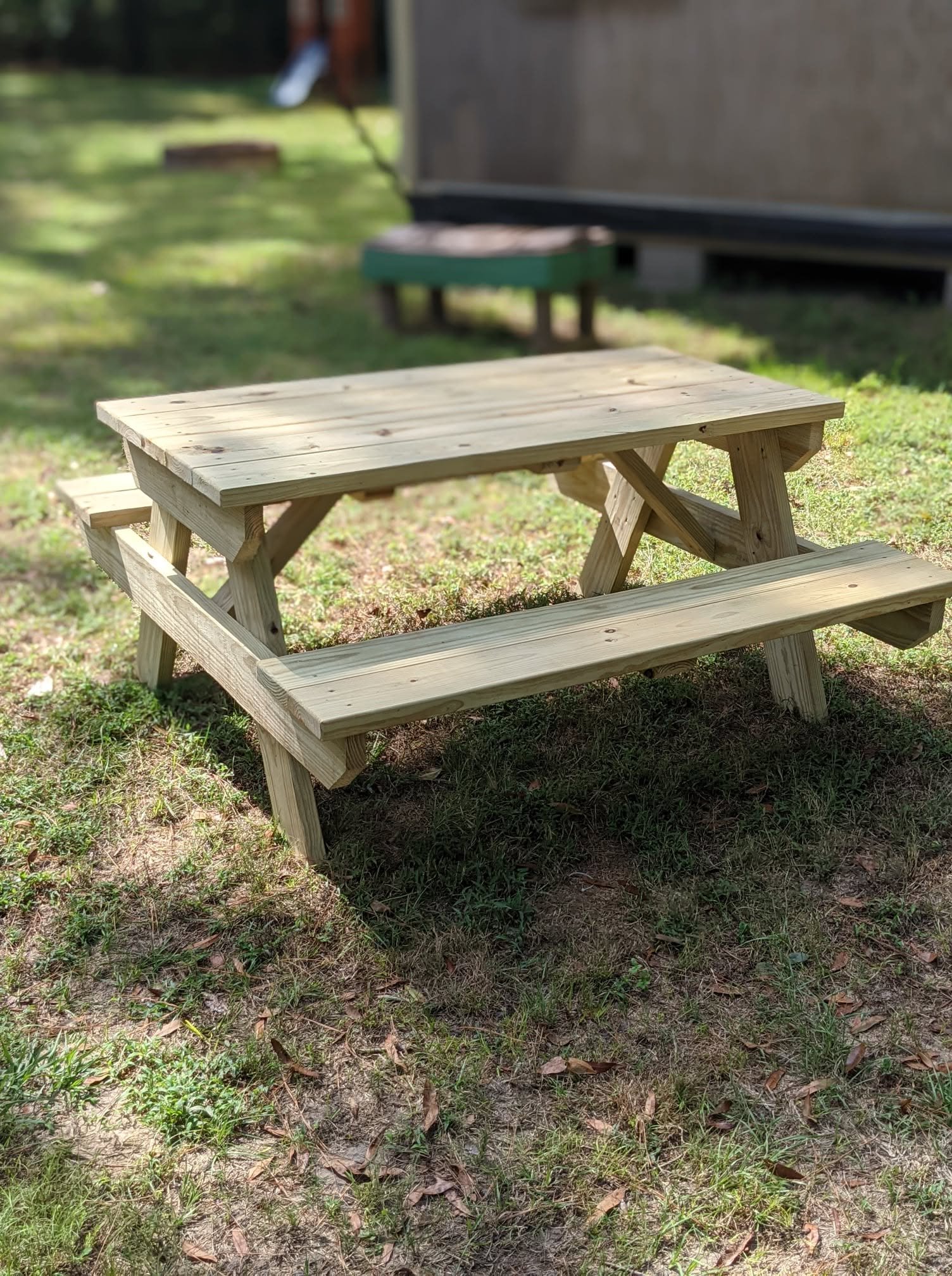 Picnic table