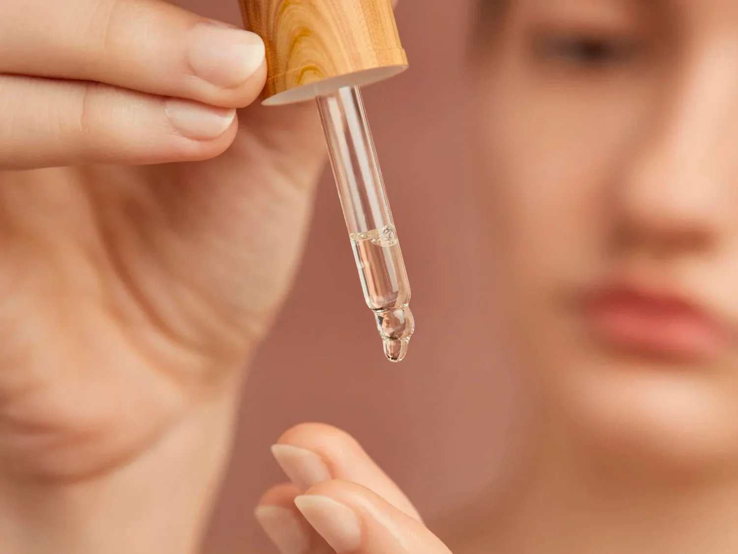 Deep Essence Facial Serum: What Is a Facial Serum Supposed to Do?