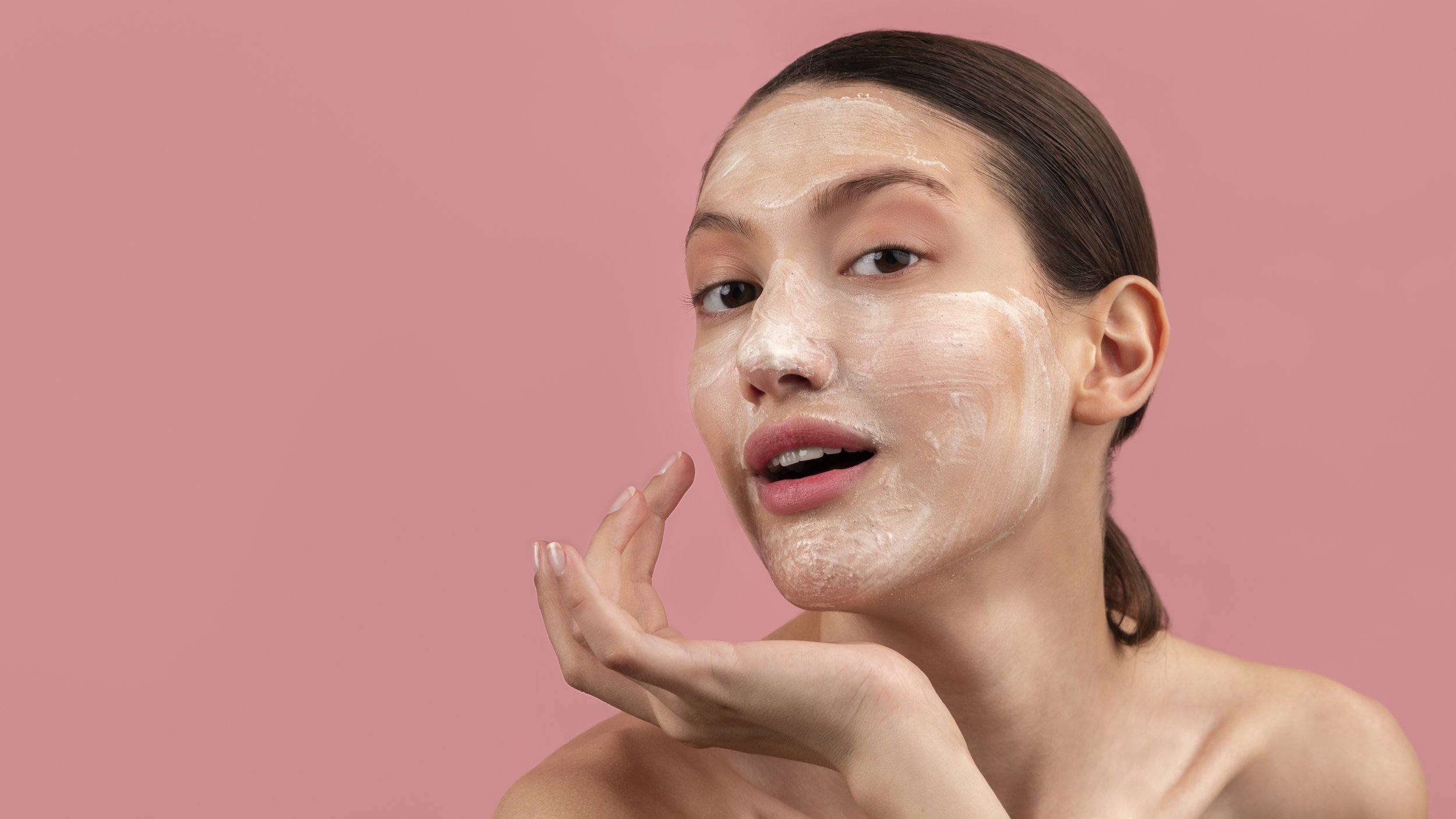 Peeling Gel vs Exfoliating Peel: What’s the Difference?