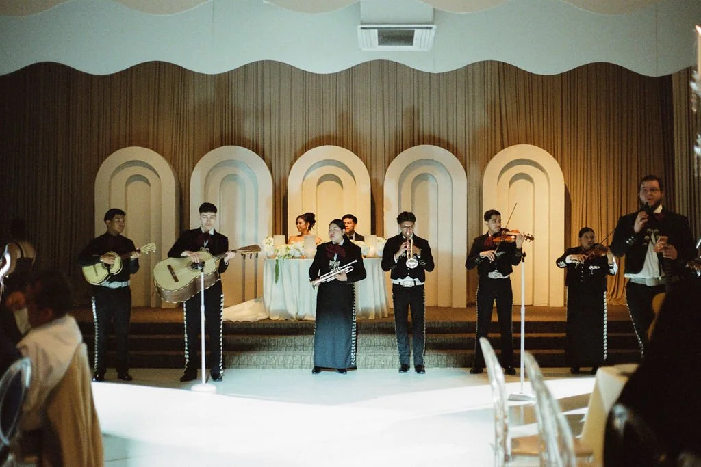 Live mariachi band performing in front of the newlyweds’ sweetheart table during an elegant Las Vegas wedding reception.