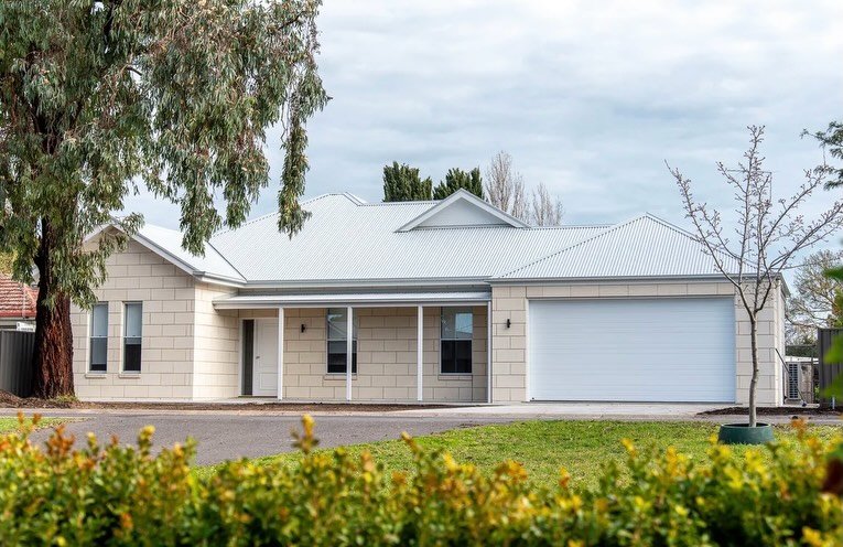 Completed Project: Platt Crescent 

Project Scope:
- Property acquisition 
- Sub-division 
- Custom design &amp; build
- Selection fit out 
- Landscaping
- Sales &amp; marketing campaign 

Result: Delivered within budget &amp; sold within 4 days on m