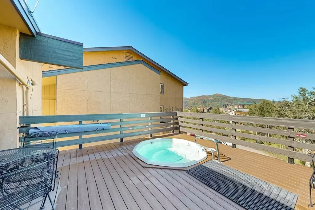 Steamboat-Springs-ski-inn-hot-tubs.jpg
