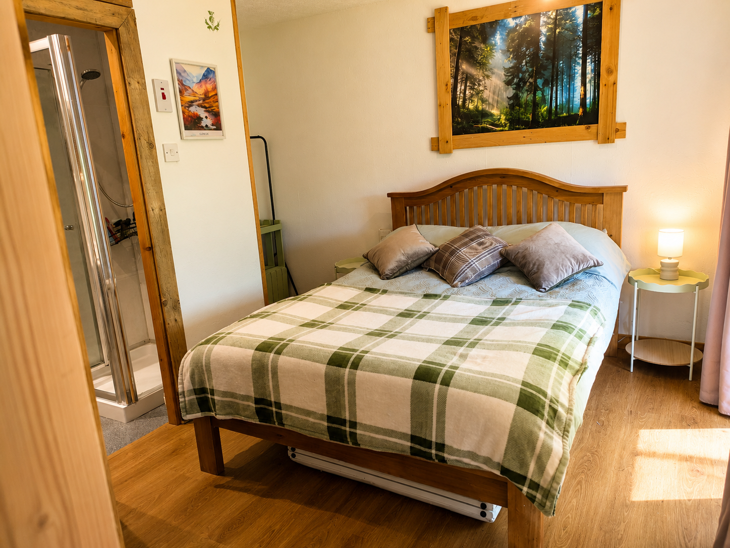 thistle-hollow-loch-ness-bedroom.png