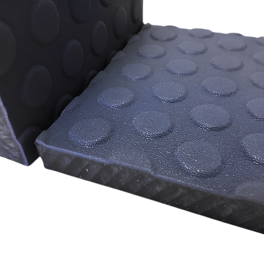 HDPE-Platte mit rutschhemmender Gummioberfläche
