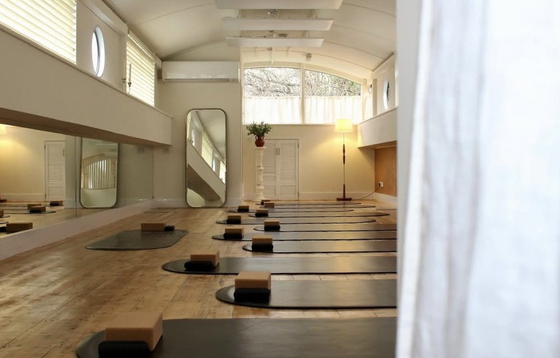POWER YOGA by the water |  Aanya x Alongside.Six x Saunos and Cobham House Rosè
