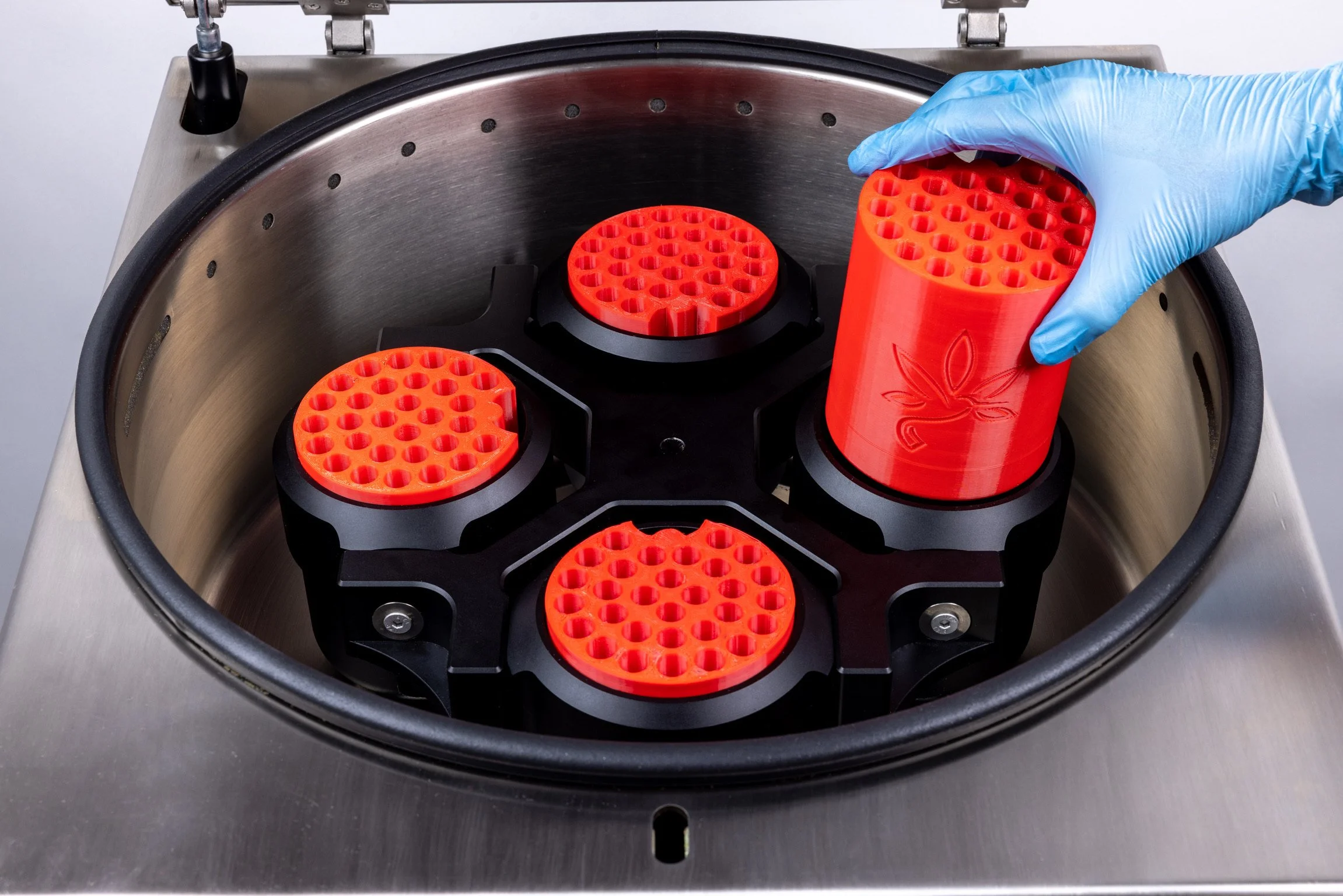 Hummingbird automated preroll machine filling multiple cone sizes from pinners to 1 gram prerolls