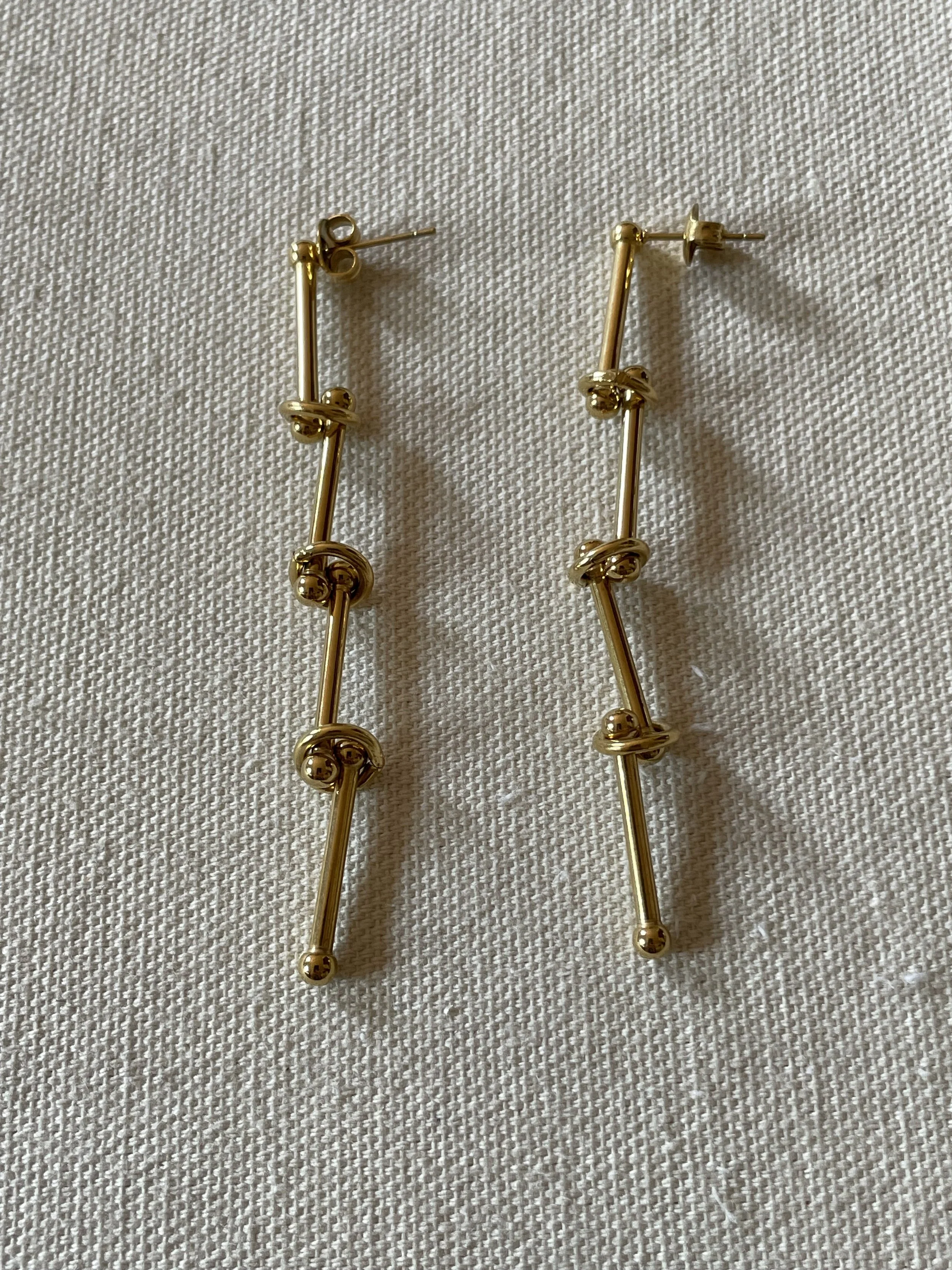 KNOTS