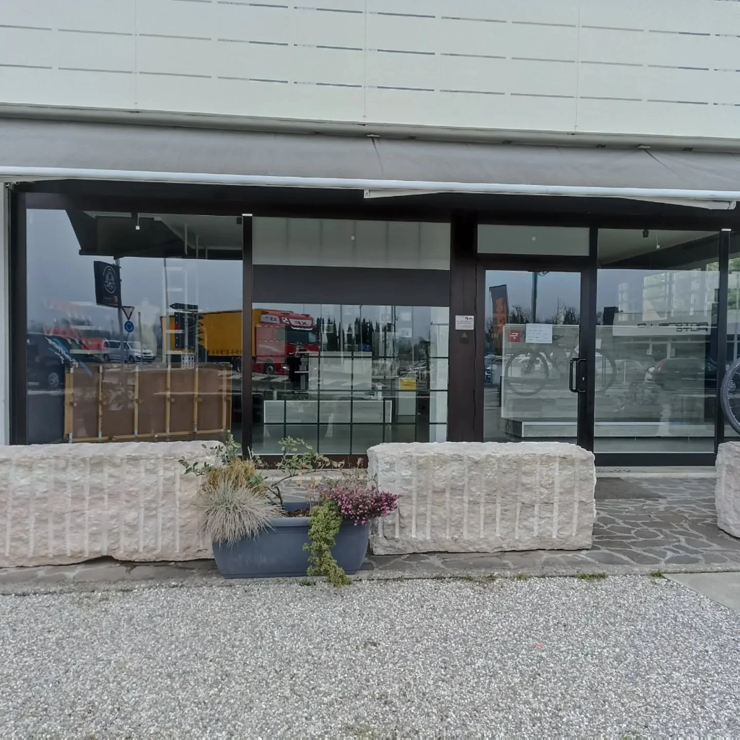 Stiamo procedendo con i lavori per la messa in sicurezza del negozio e fra qualche giorno torneremo operativi. 🚴🏻