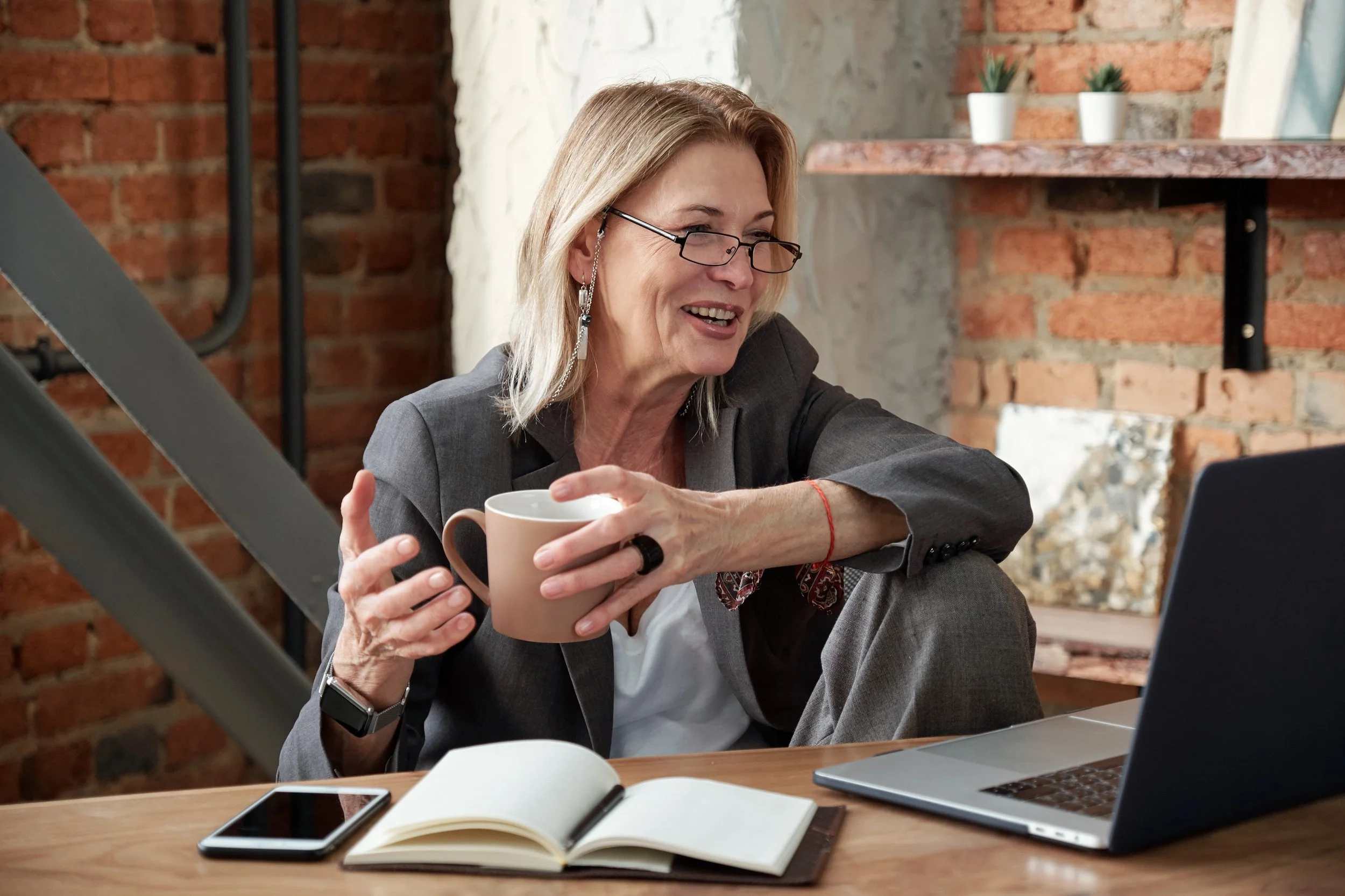 female-founder-in-conversation.jpg