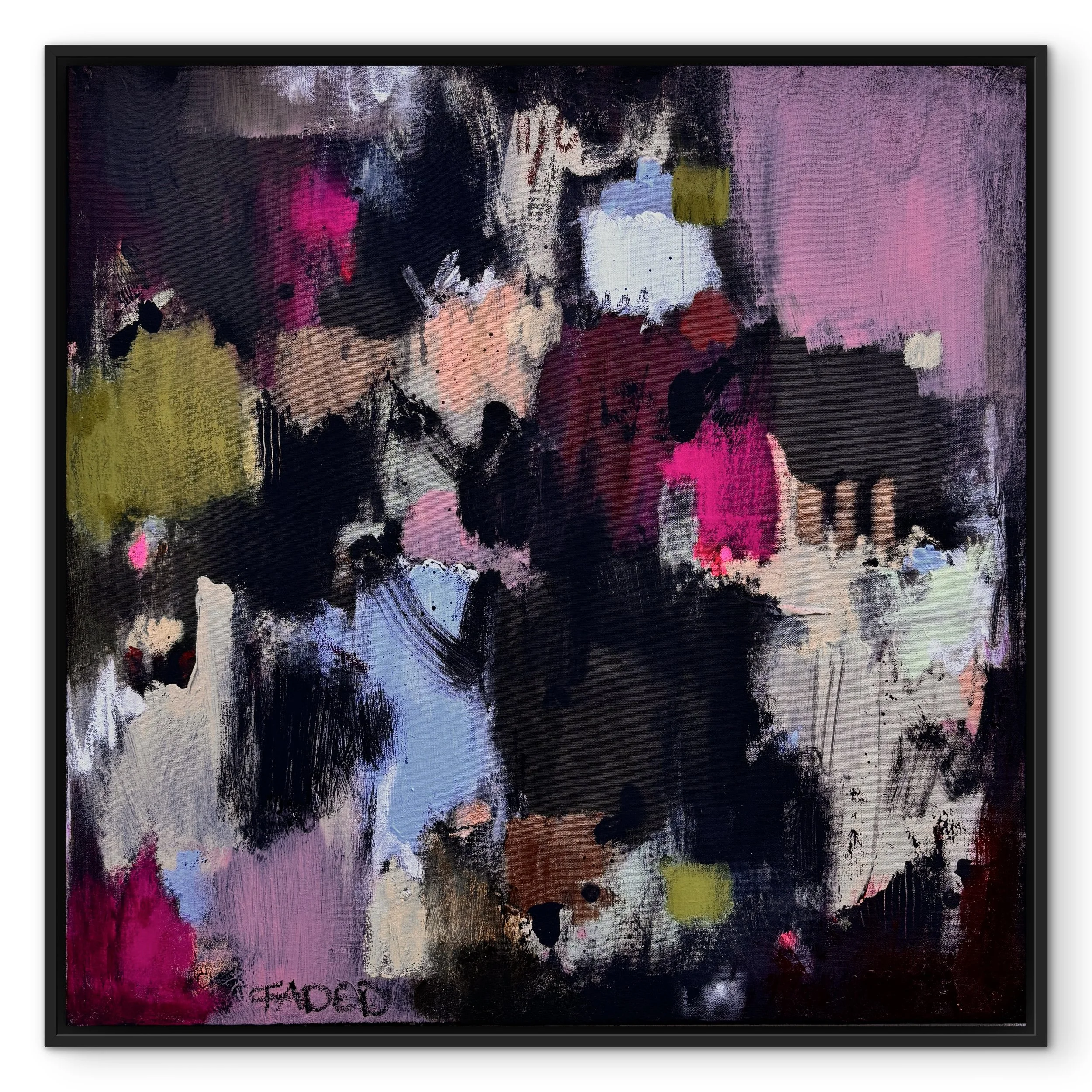 Dieses Bild zeigt ein abstraktes Gemälde mit Pinselstrichen in Farben wie Lila, Rosa, Schwarz, Weiß und Grau auf einer Leinwand. Es hat eine moderne, expressive Ausdrucksweise.