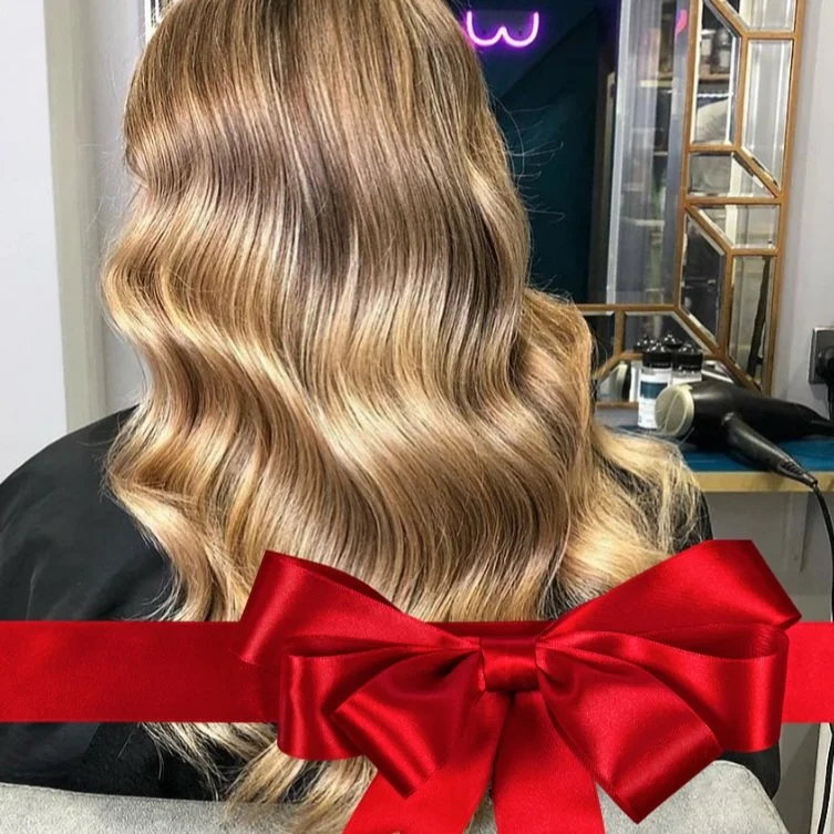 5 Festive Hairstyles for Christmas you should ask your stylists for!