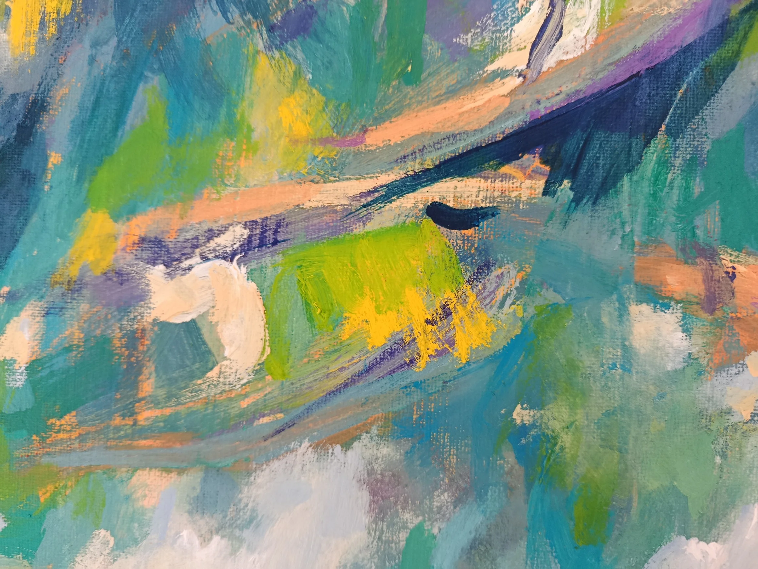 Abstraktes Gemälde mit Pastell- und Acrylfarben in Blau, Grün, Gelb, Lila, Rosa und Weiß, mit Pinselstrichen und Farbflächen.