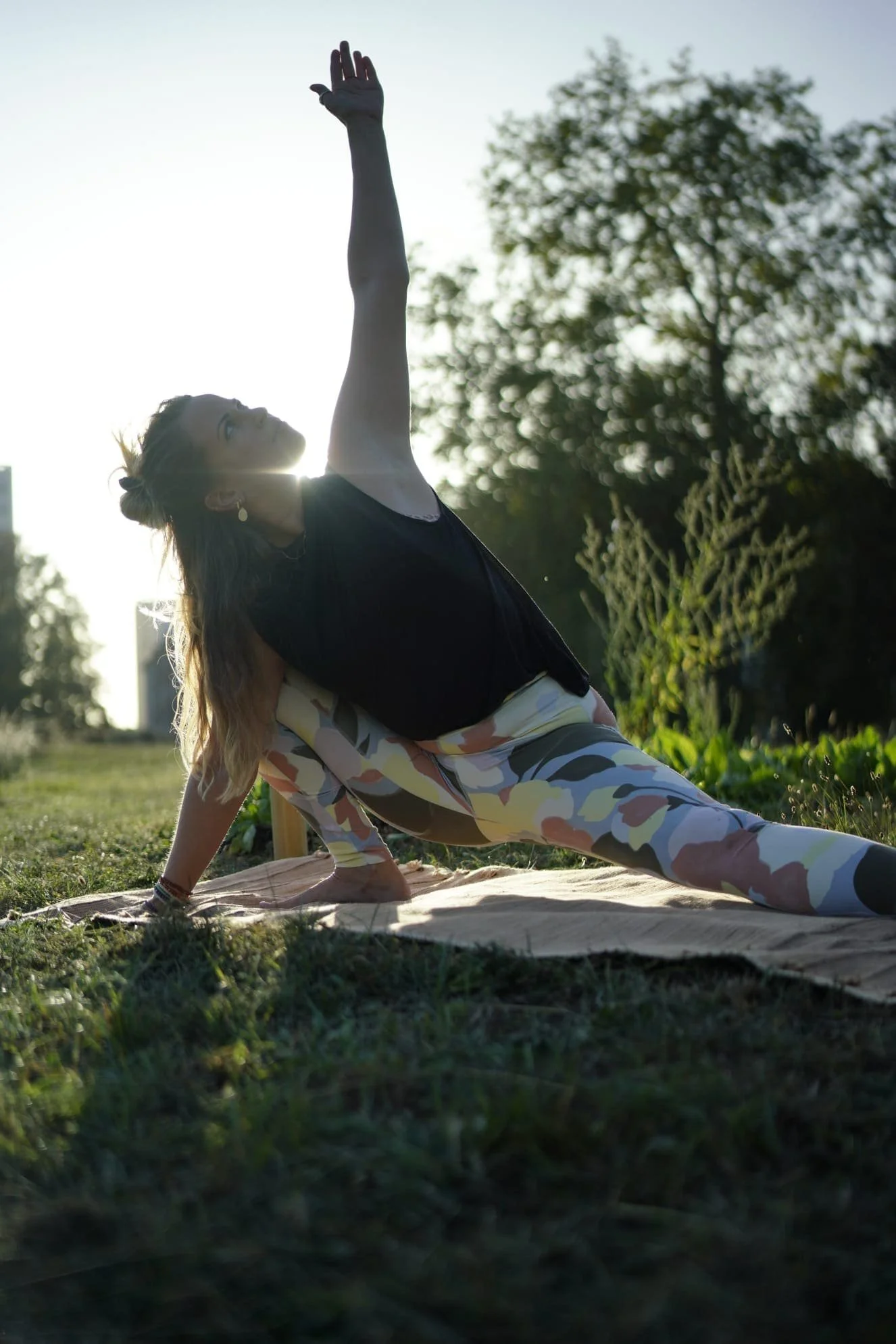 Cours de yoga en extérieur à Besançon