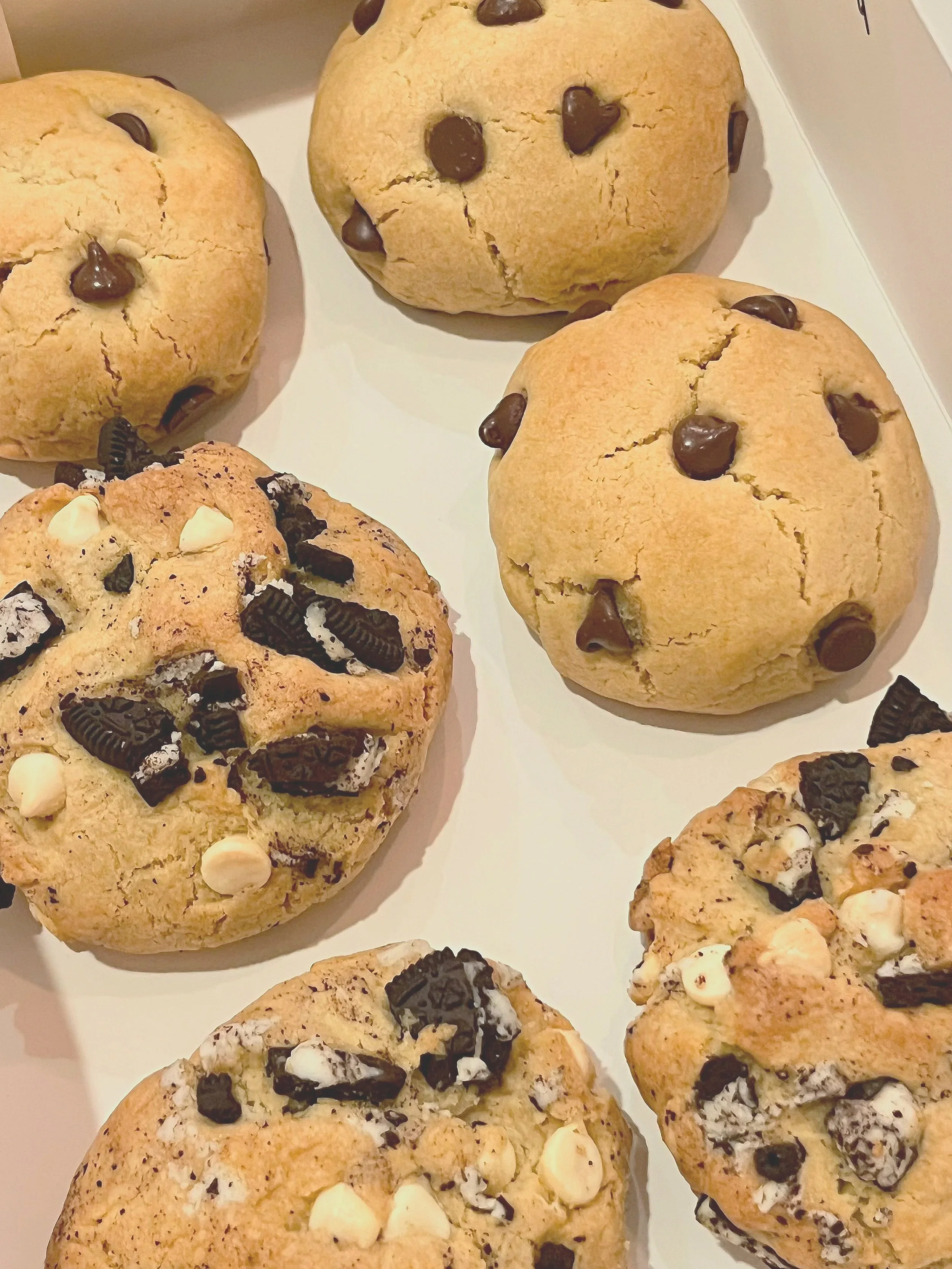 Close-up of several cookies.