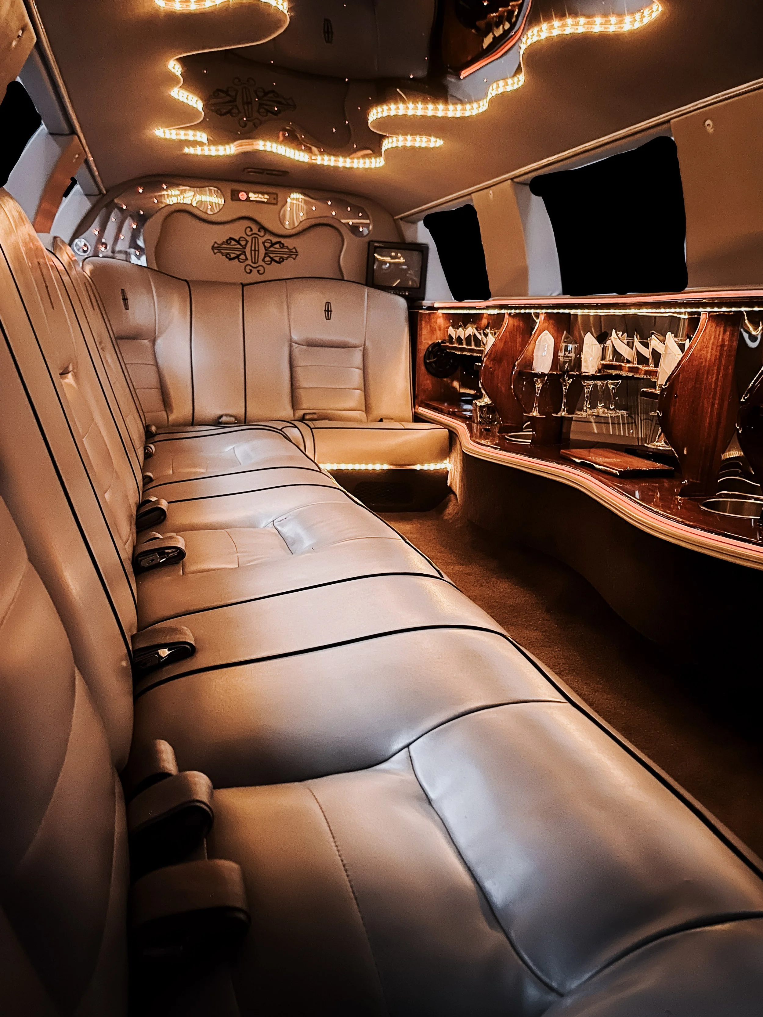 Tuxedo Towncar (10 passenger)
