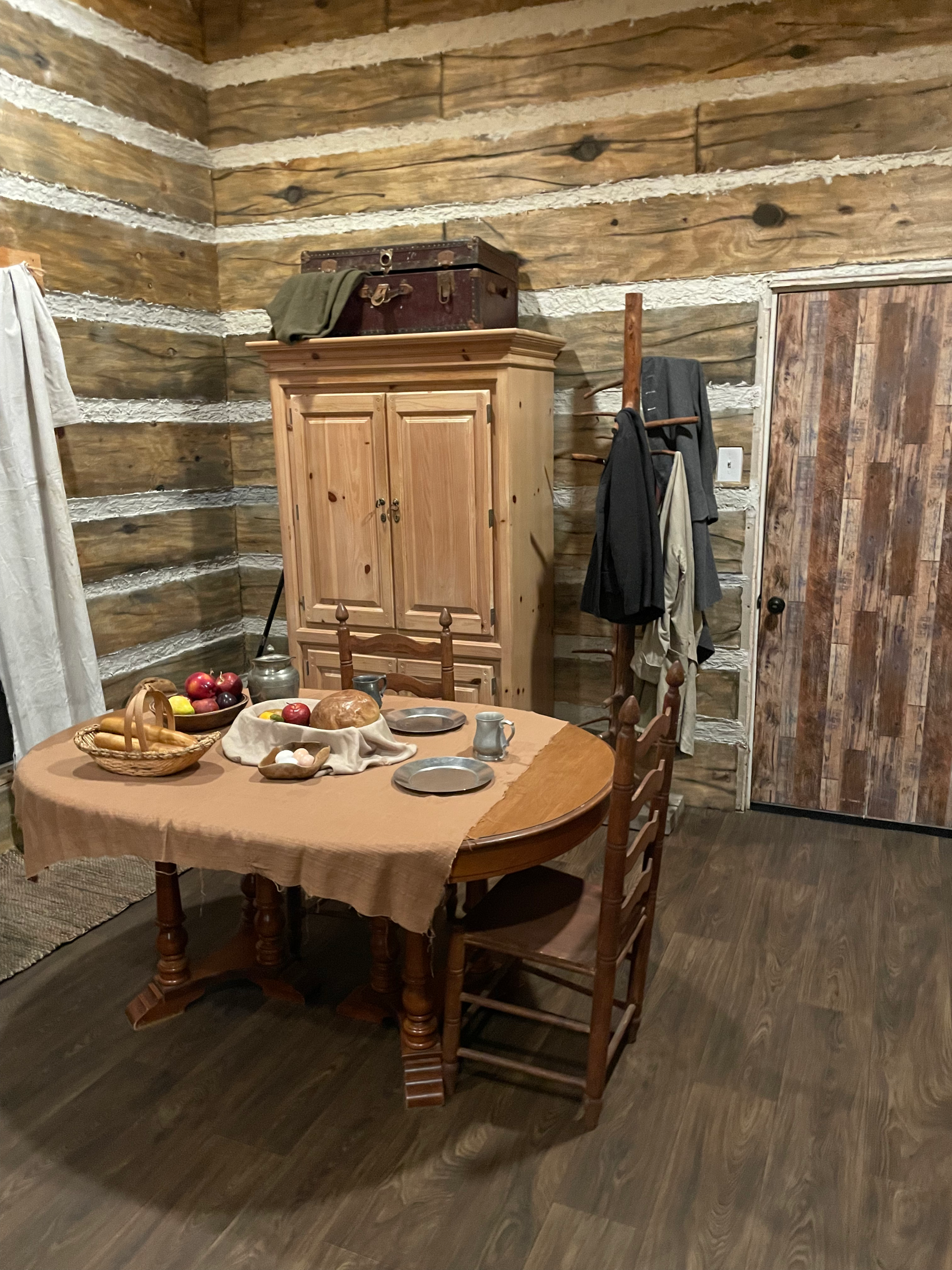 dining-cabin.png