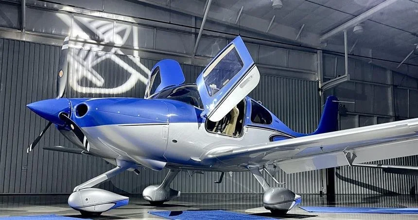 cirrus aircraft at delivery