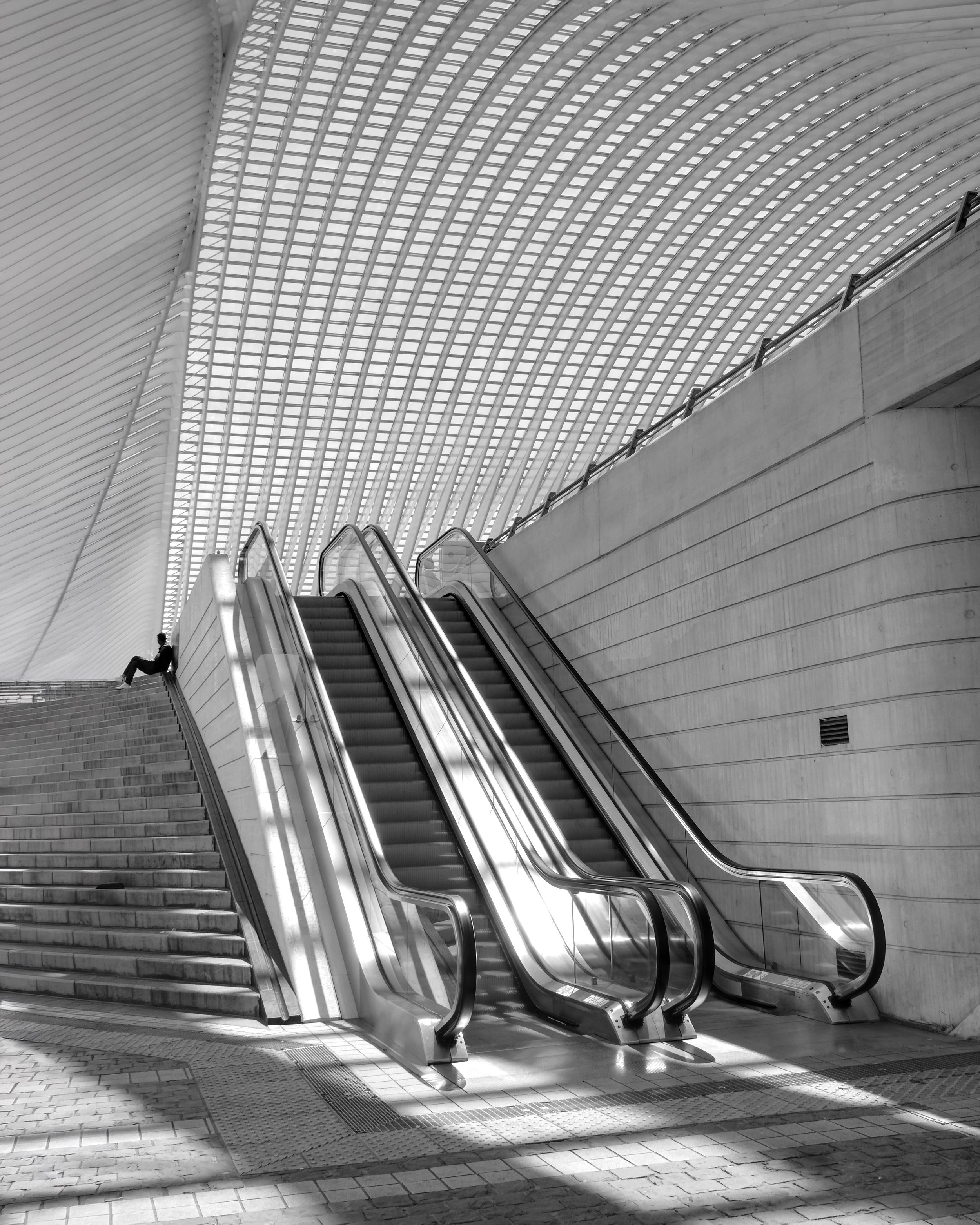Station_Guillemins_voorkant_roltrappen.jpg