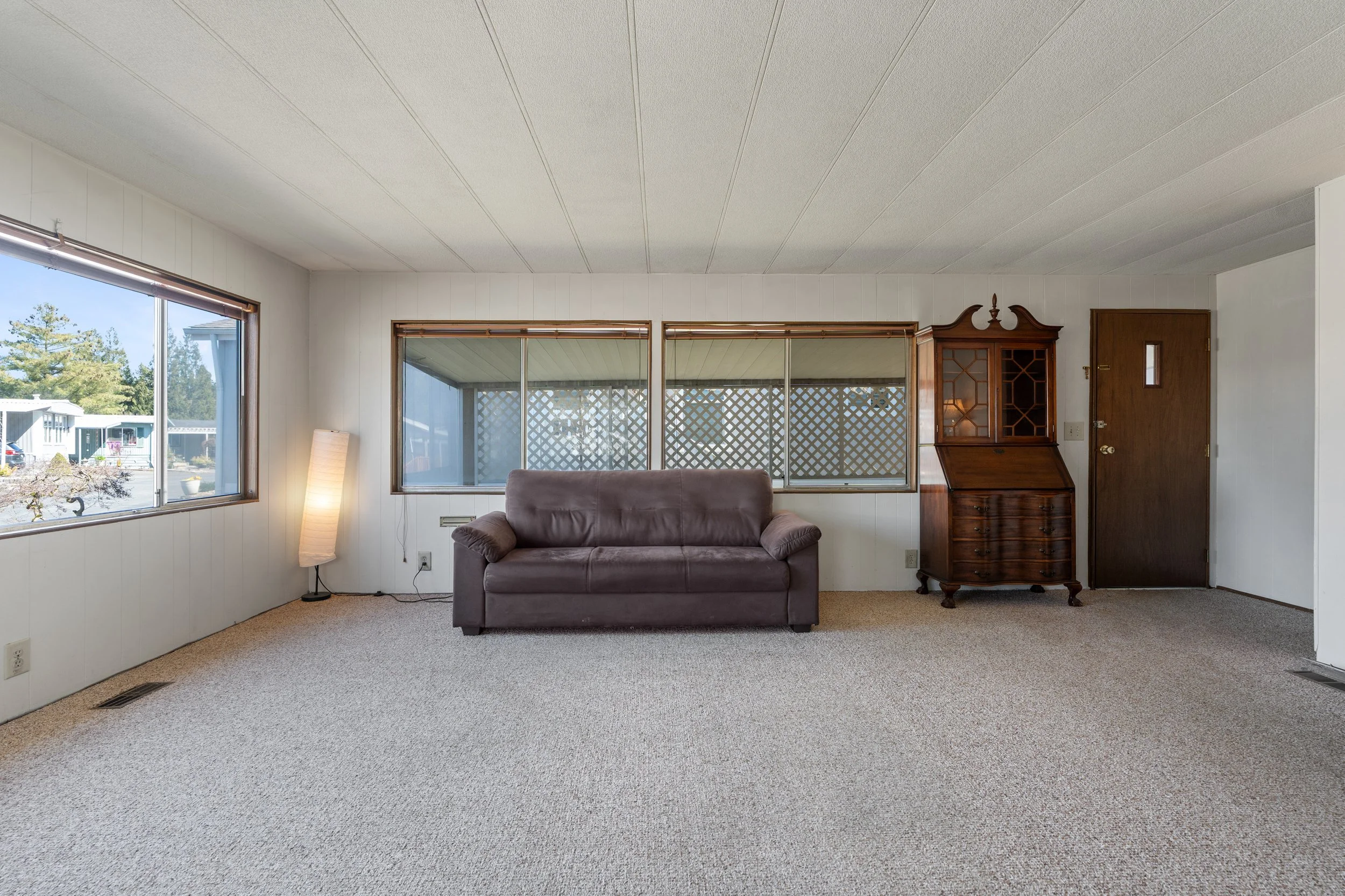 Large windows allows much natural light.