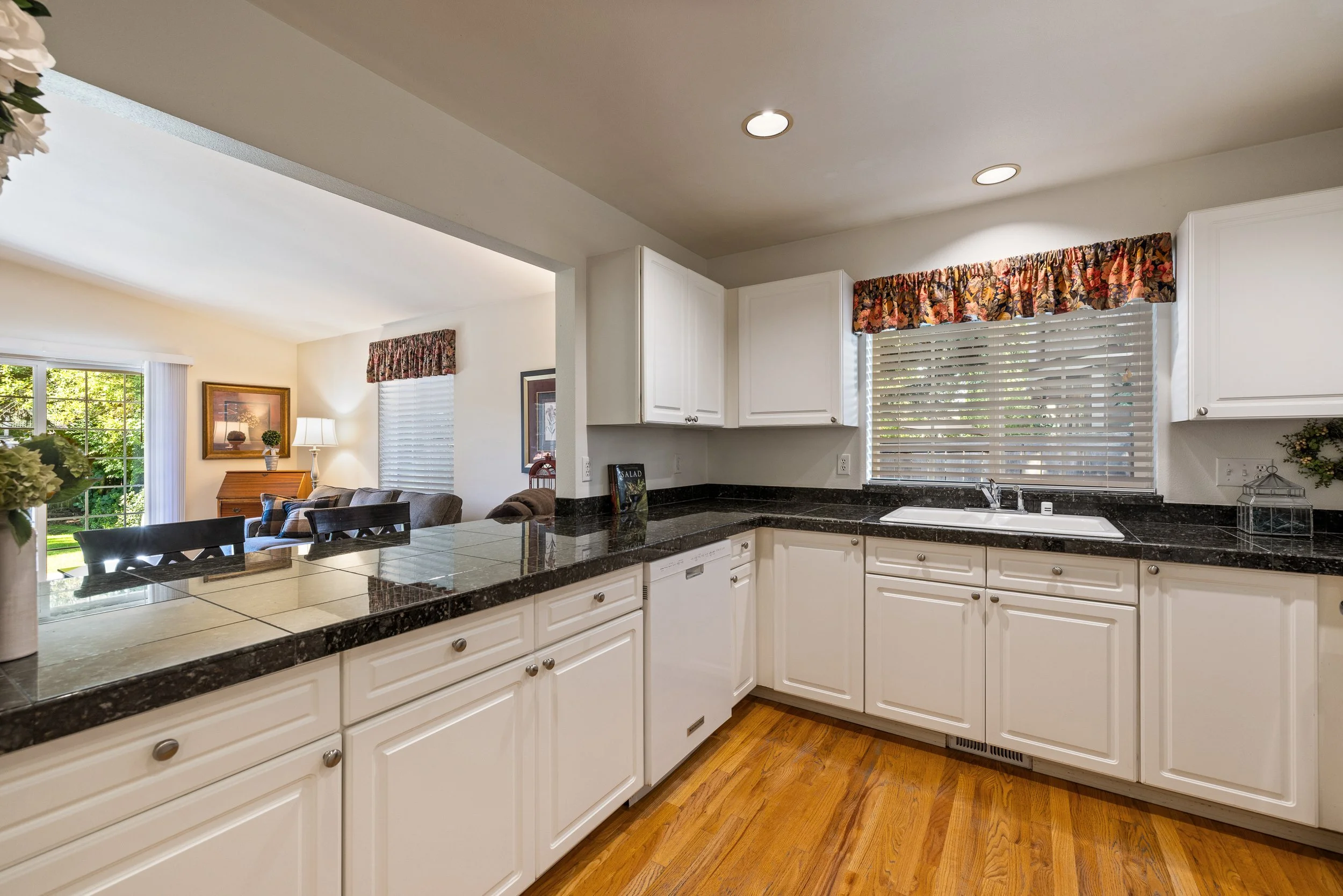 With granite counters and recessed lights, you're sure to enjoy any cooking experience. 