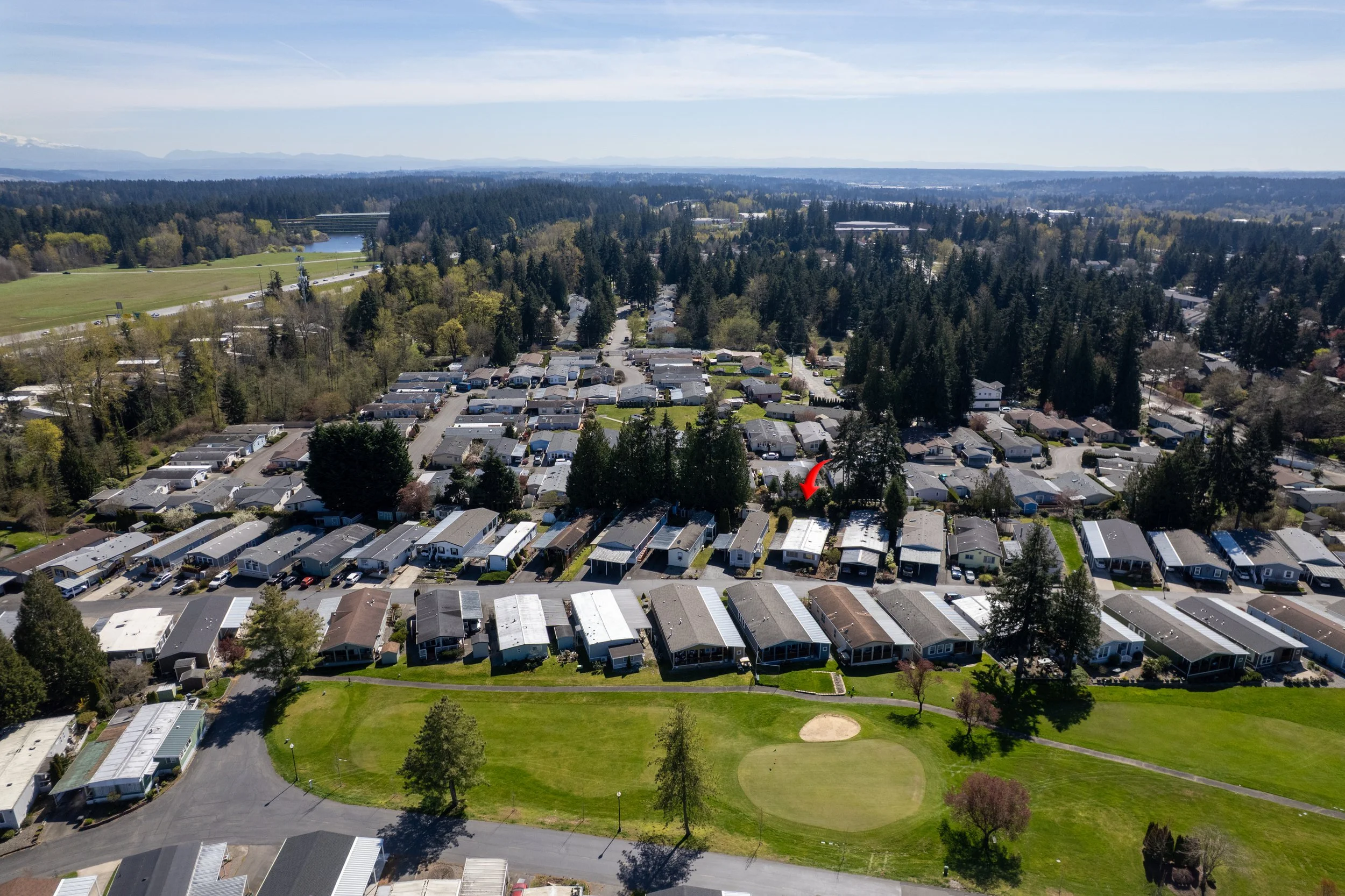 Enjoy the golf course, the clubhouse with pool, gathering spaces, dry sauna, and more!