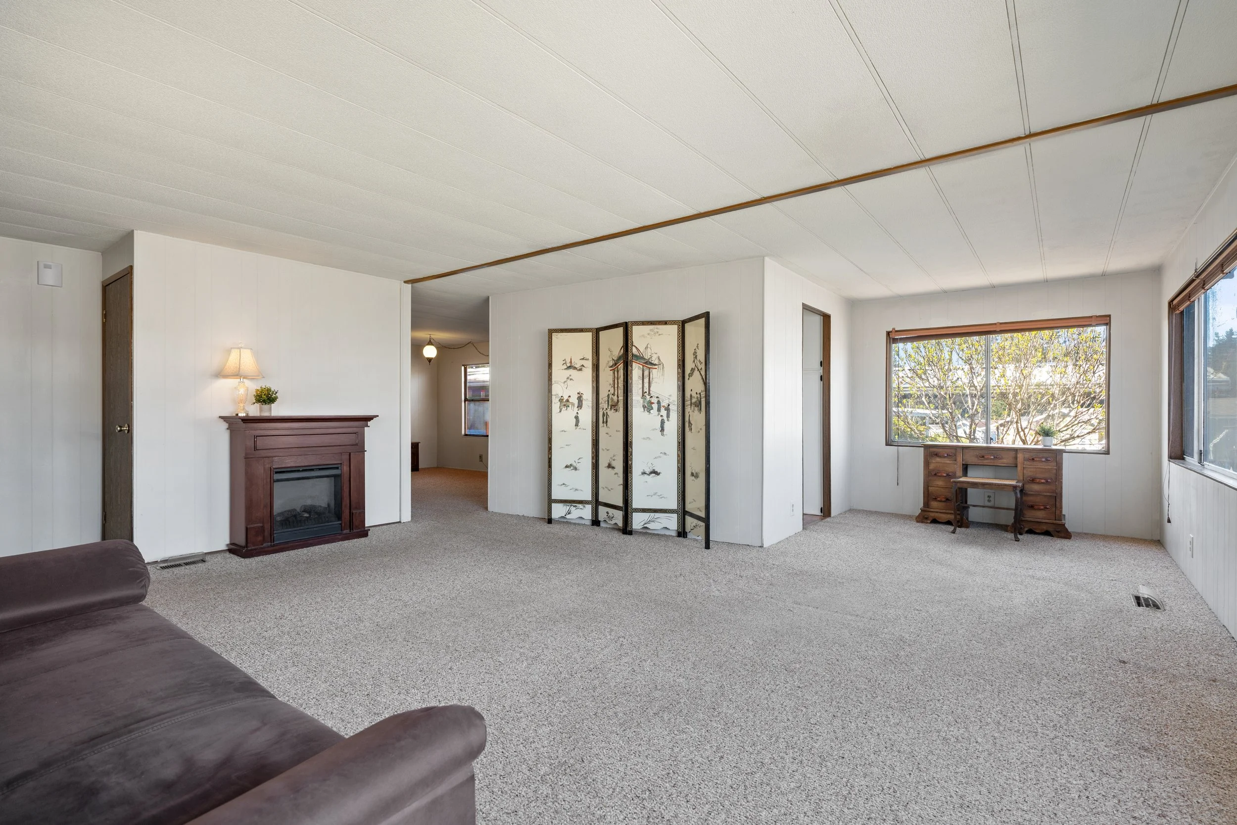 Enjoy friendly waves from neighbors as you enjoy your large living space.
