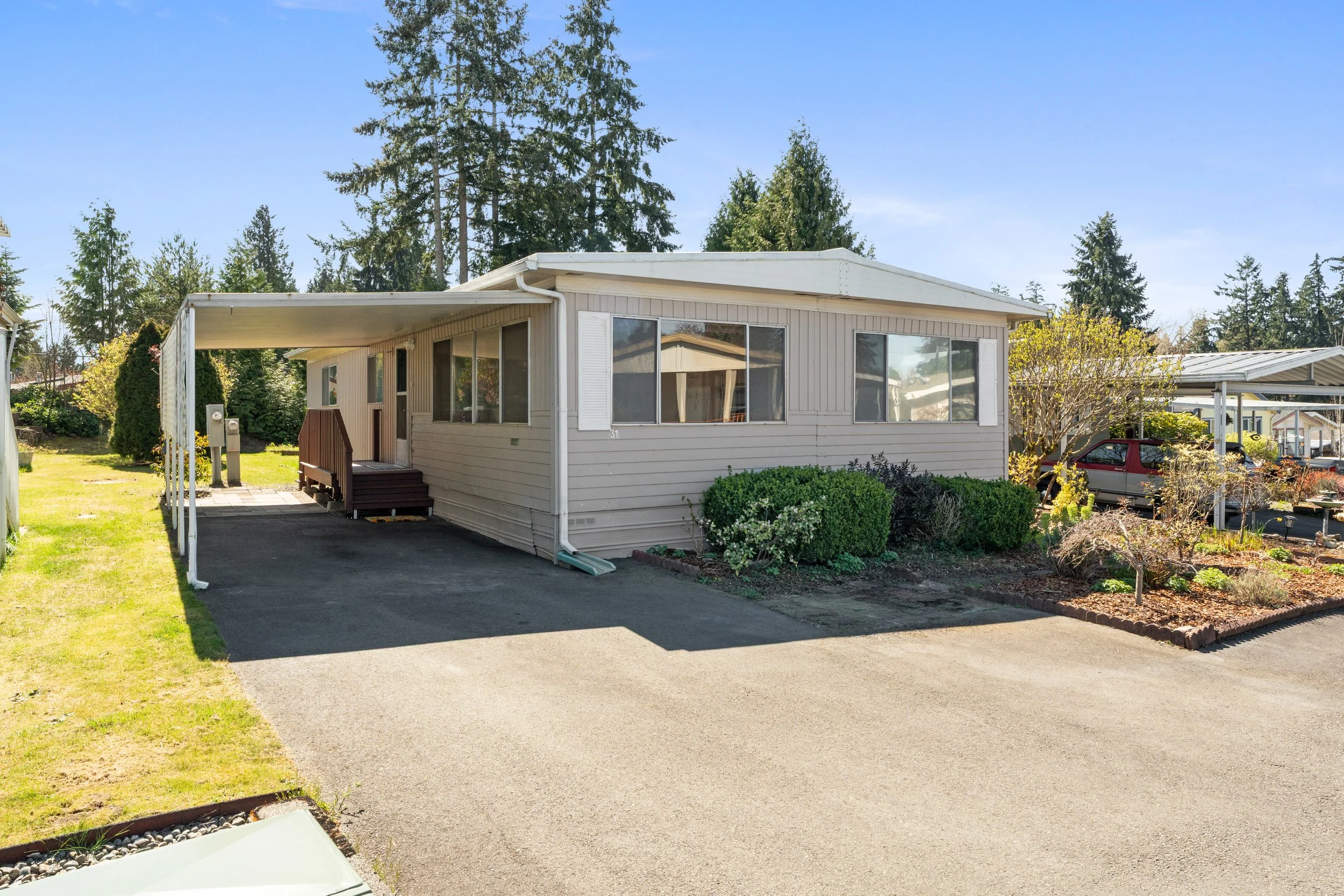 This adorable Doublewide is ready for you!