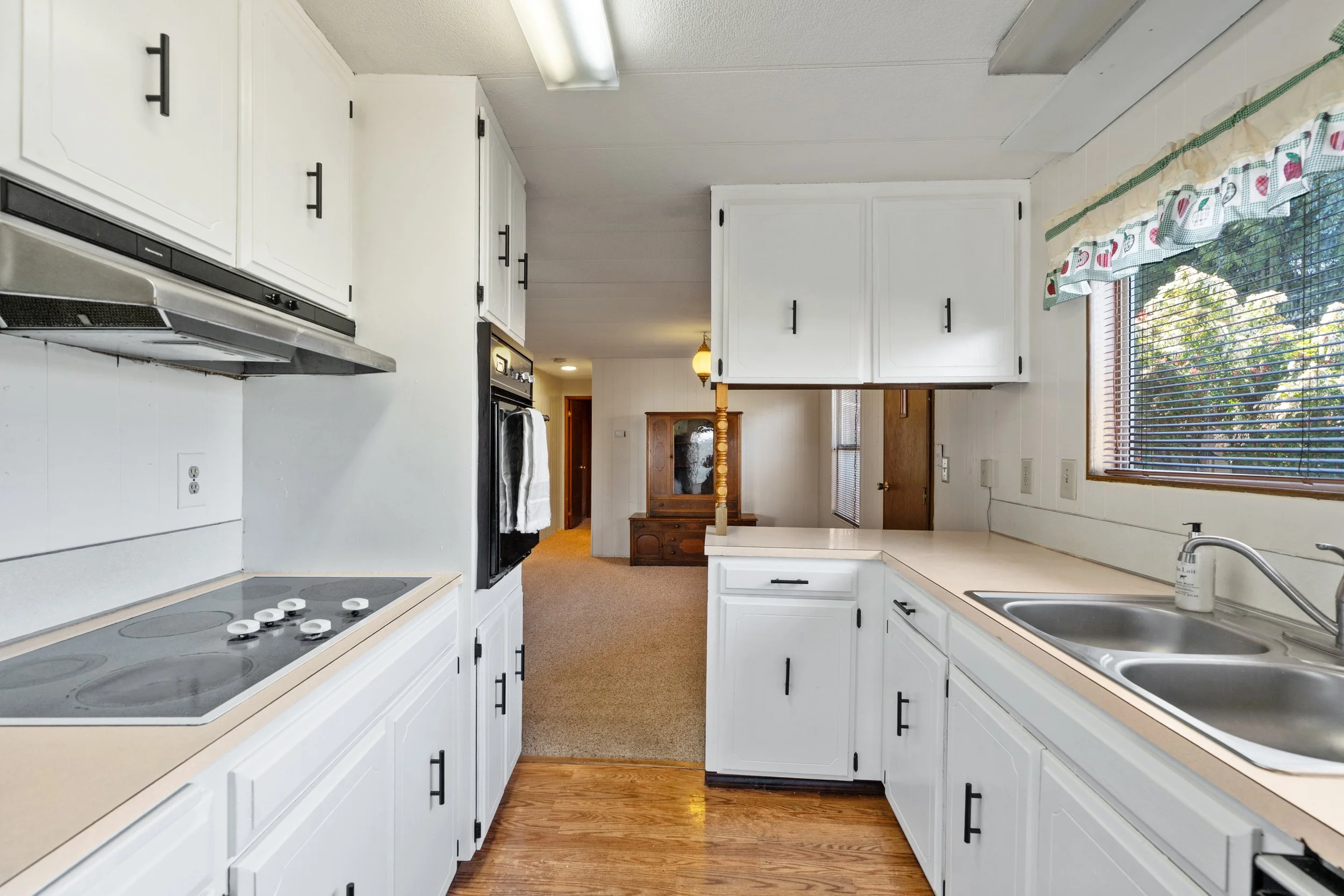 The cutest kitchen ready for all of your needs.