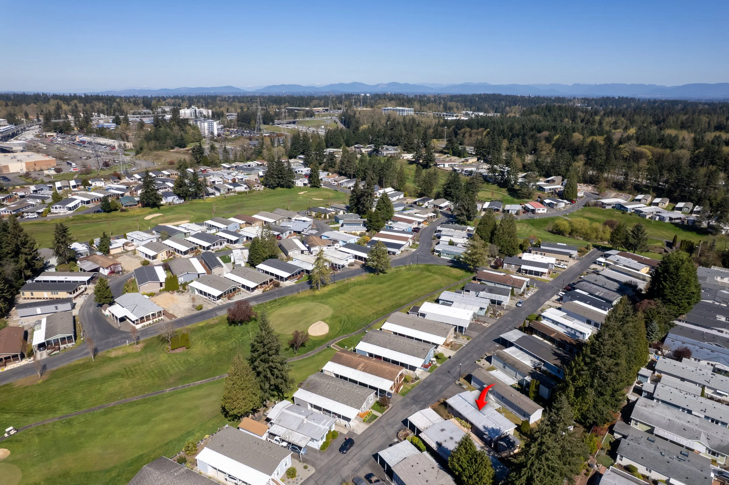 Super convenient location close to freeway and shopping!