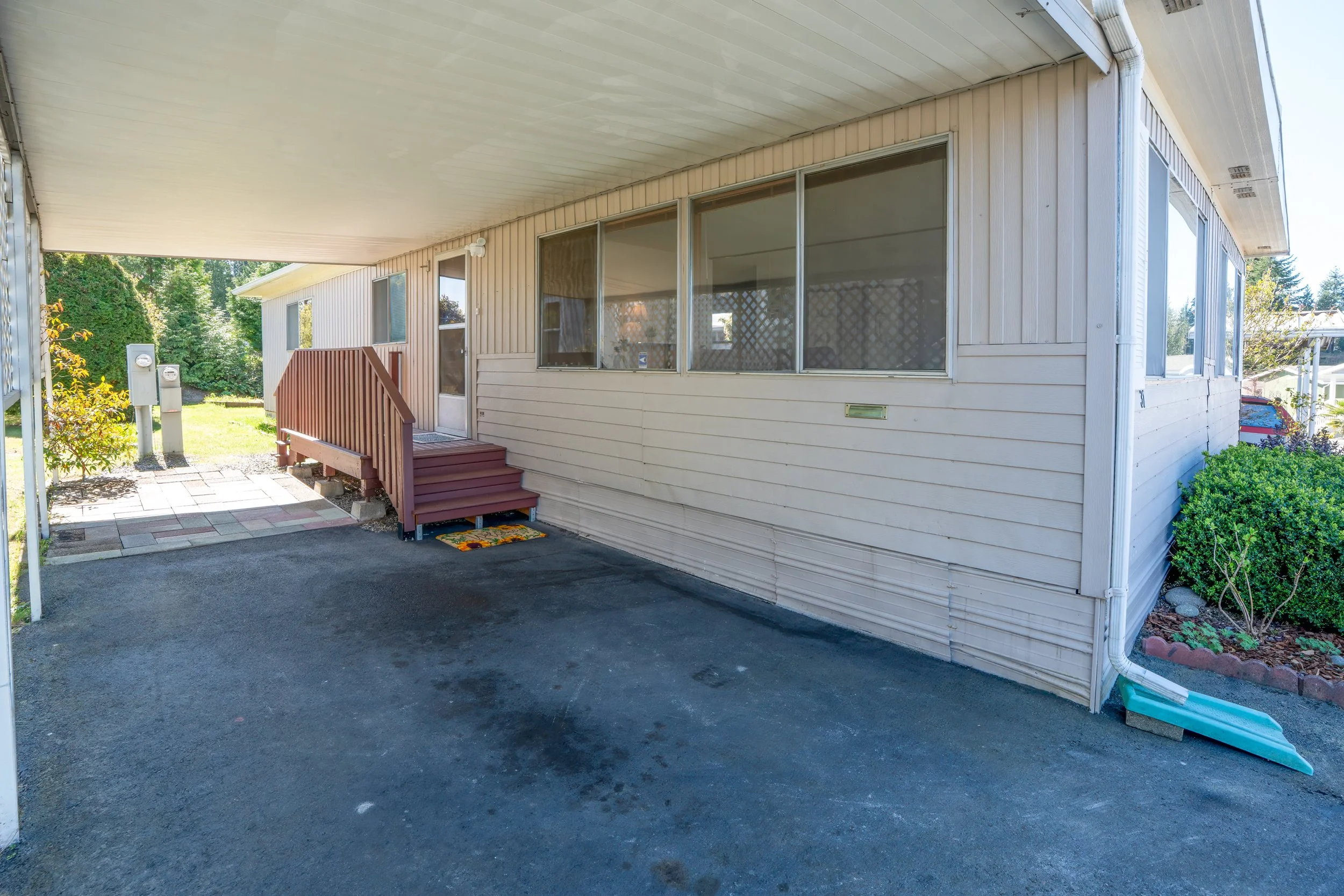 Pleasant double sided entry.