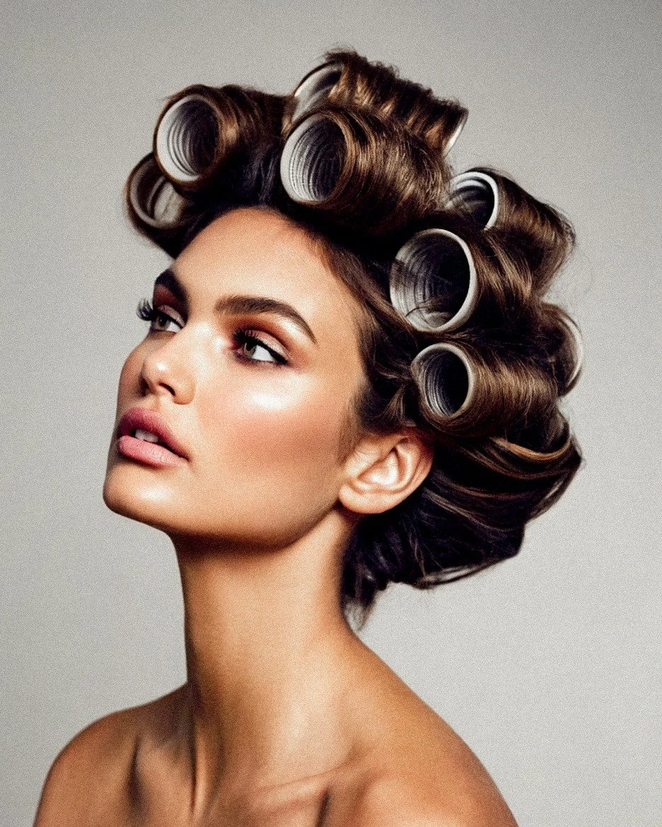 Tr_s Chic - Woman with vintage hair rollers and bold makeup - TVS.jpg