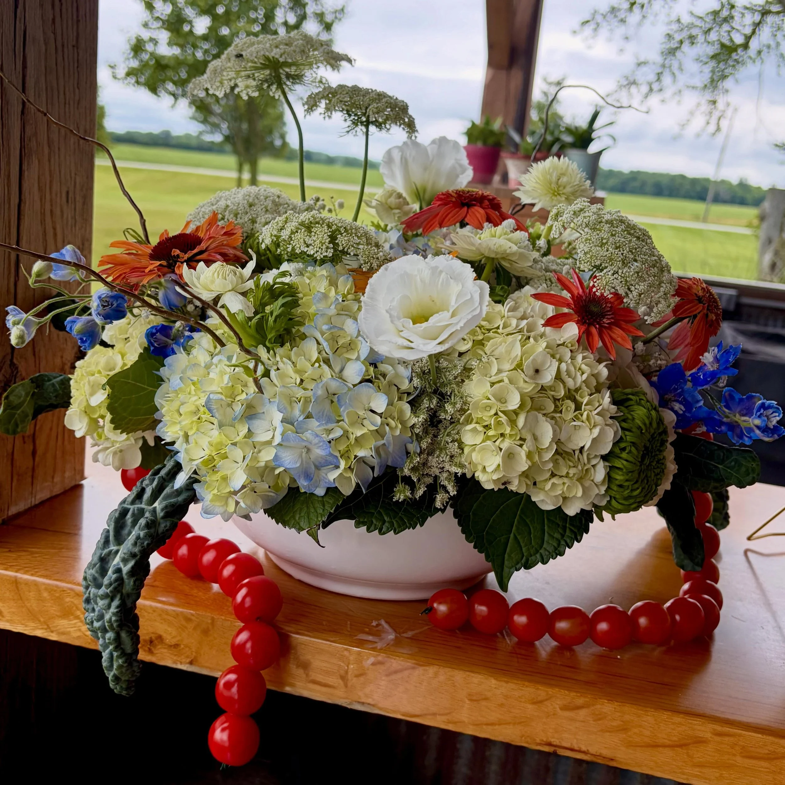 Locally Grown 🍅🥕🥬

Recently had the honor to make an arrangement for a baby shower. Might be my new favorite! Can&rsquo;t wait to meet Baby Boy 🩵

#amateurflorist #cincyflorist