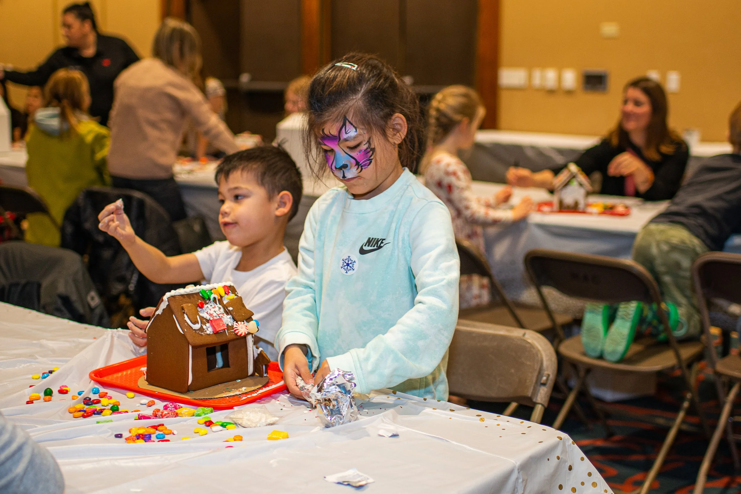 Holiday_Open_House_B82_0077.jpg
