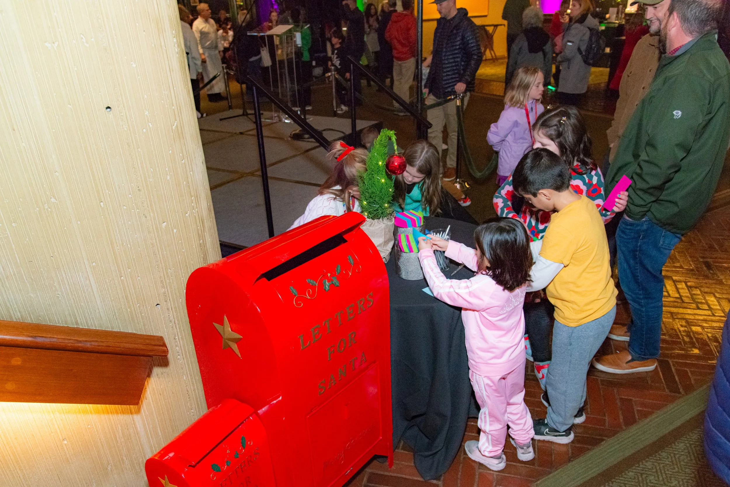 Holiday_Open_House_BD81200.jpg