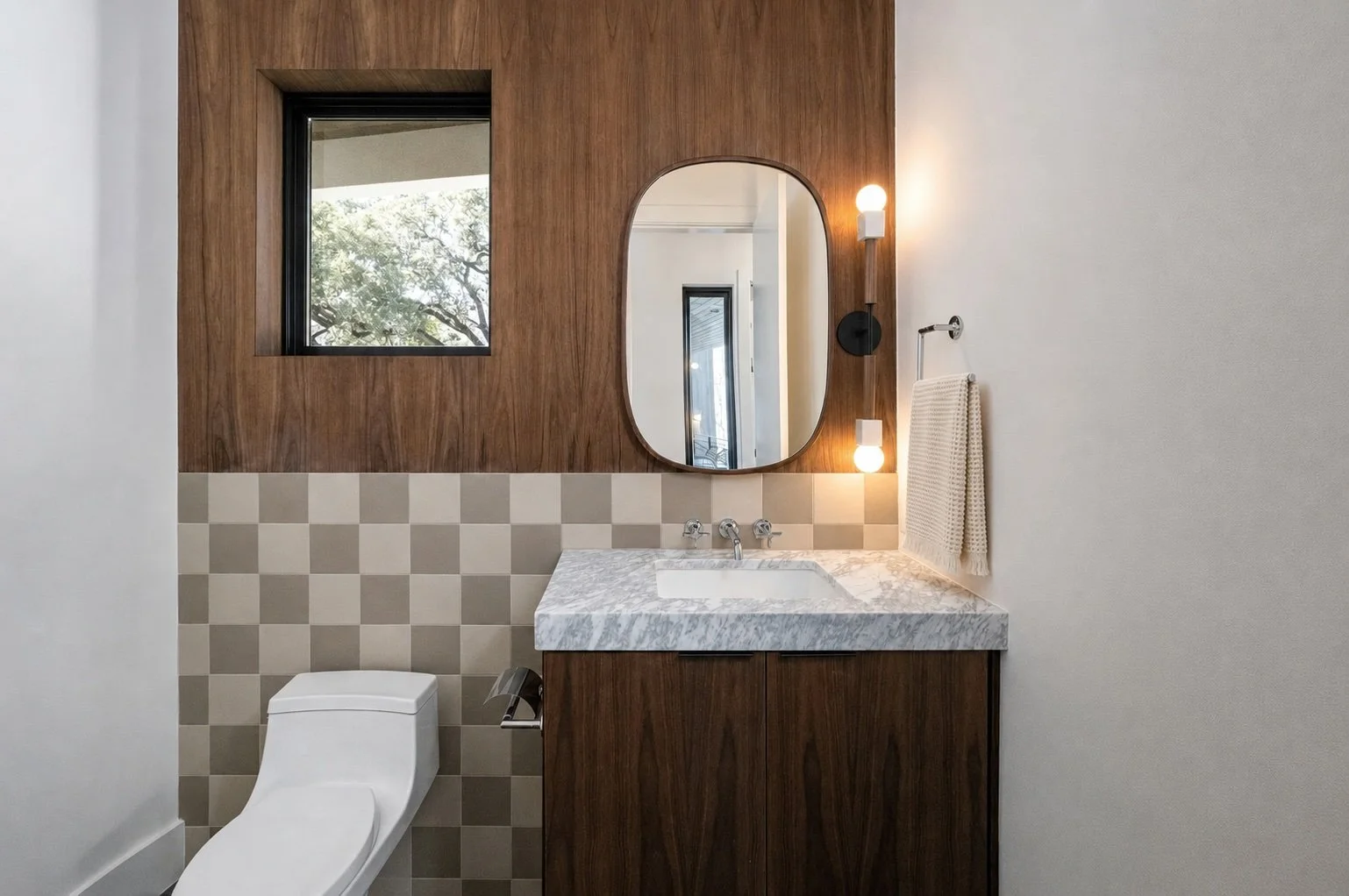 Strass_Bathroom2.jpg