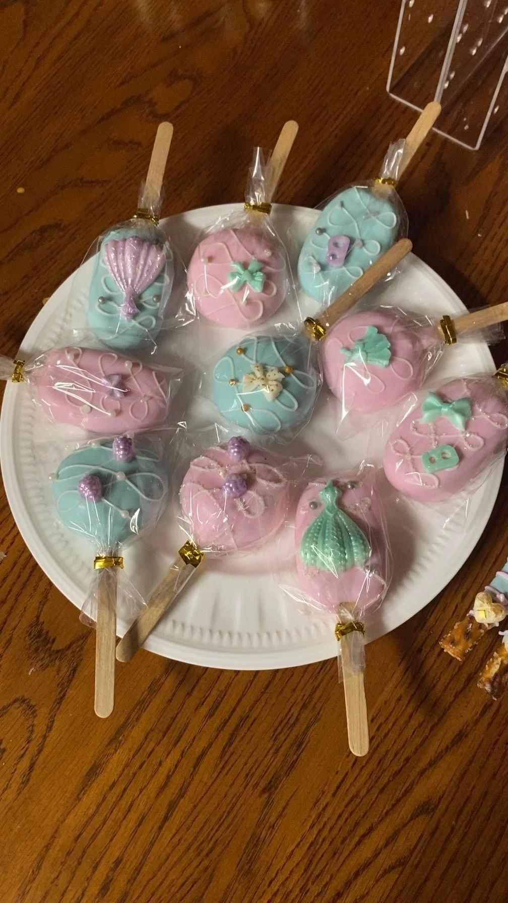 Cakesickles