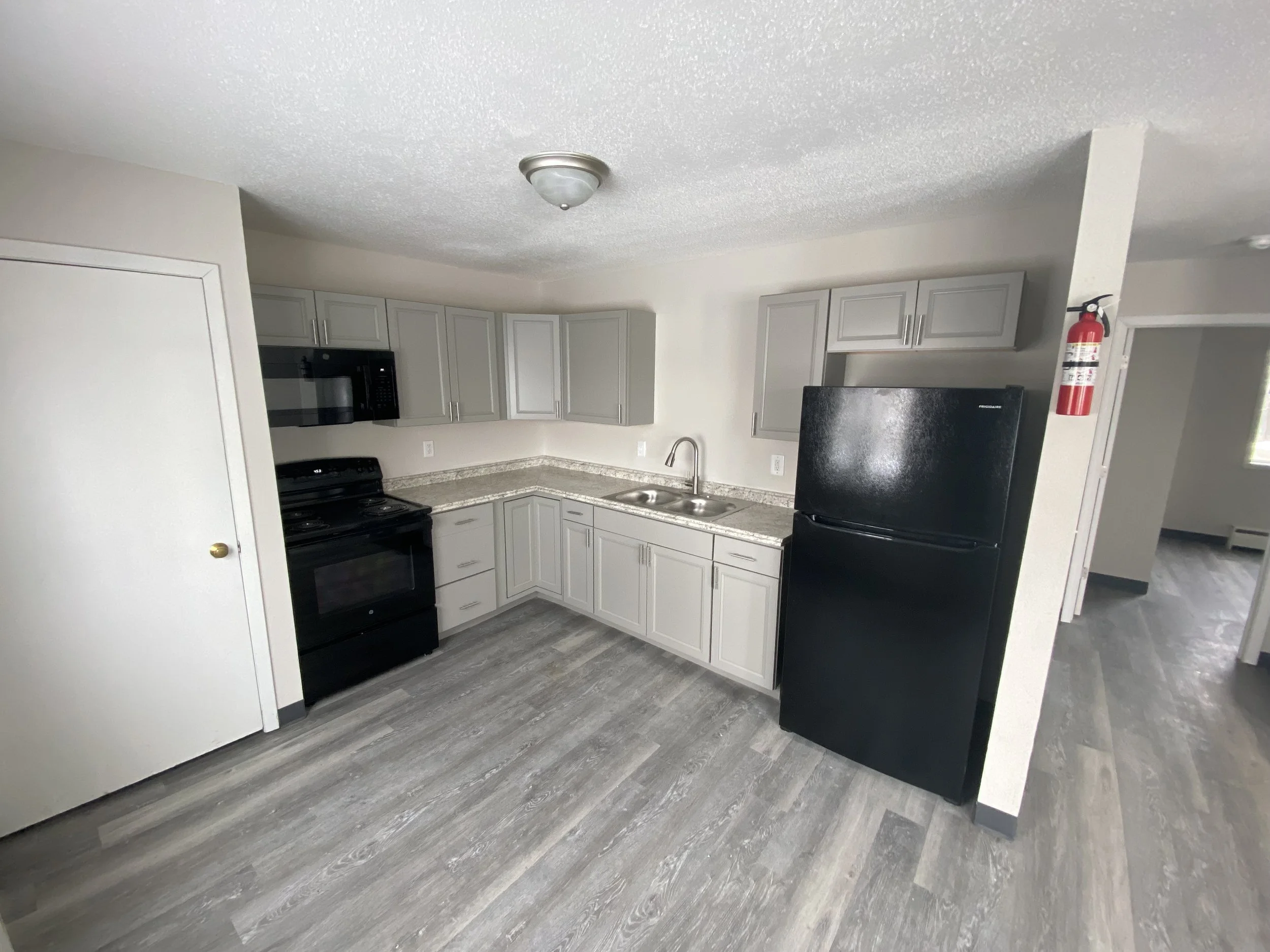 Kitchen 1.jpg