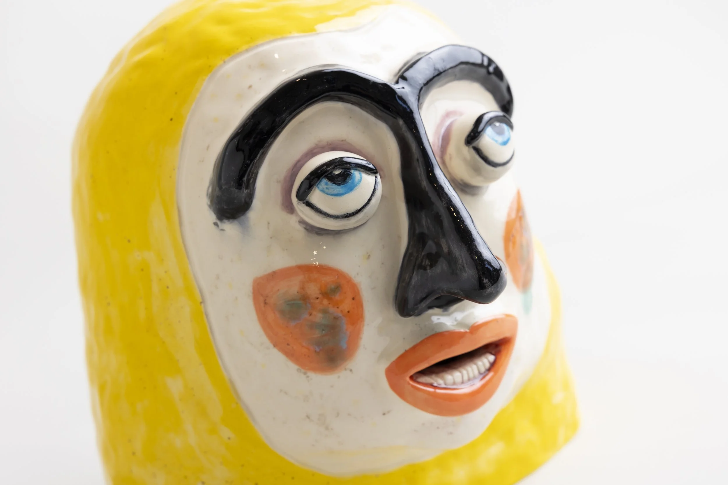 A unique ceramic sculpture by Solo Guapa
