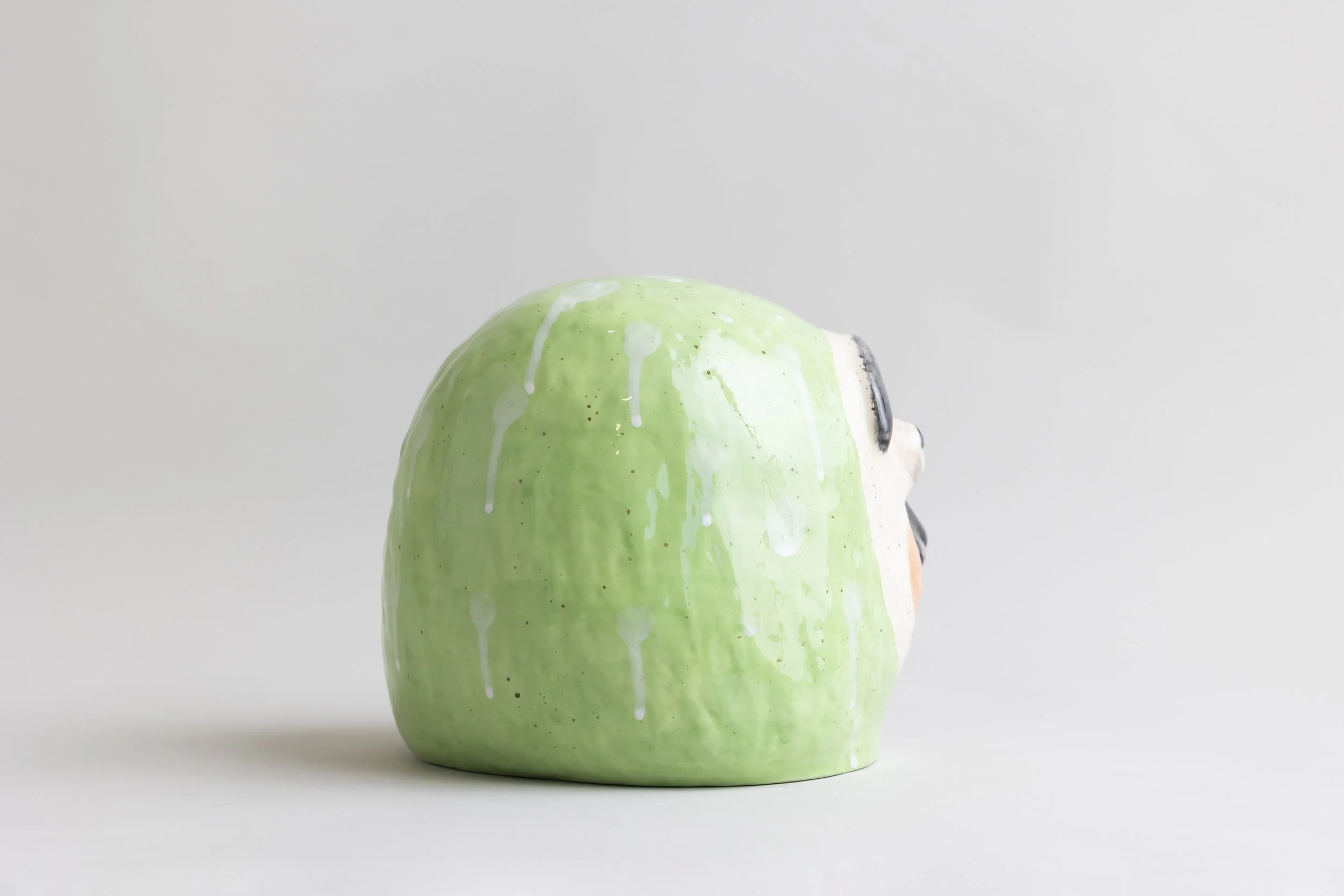 A unique ceramic sculpture by Solo Guapa