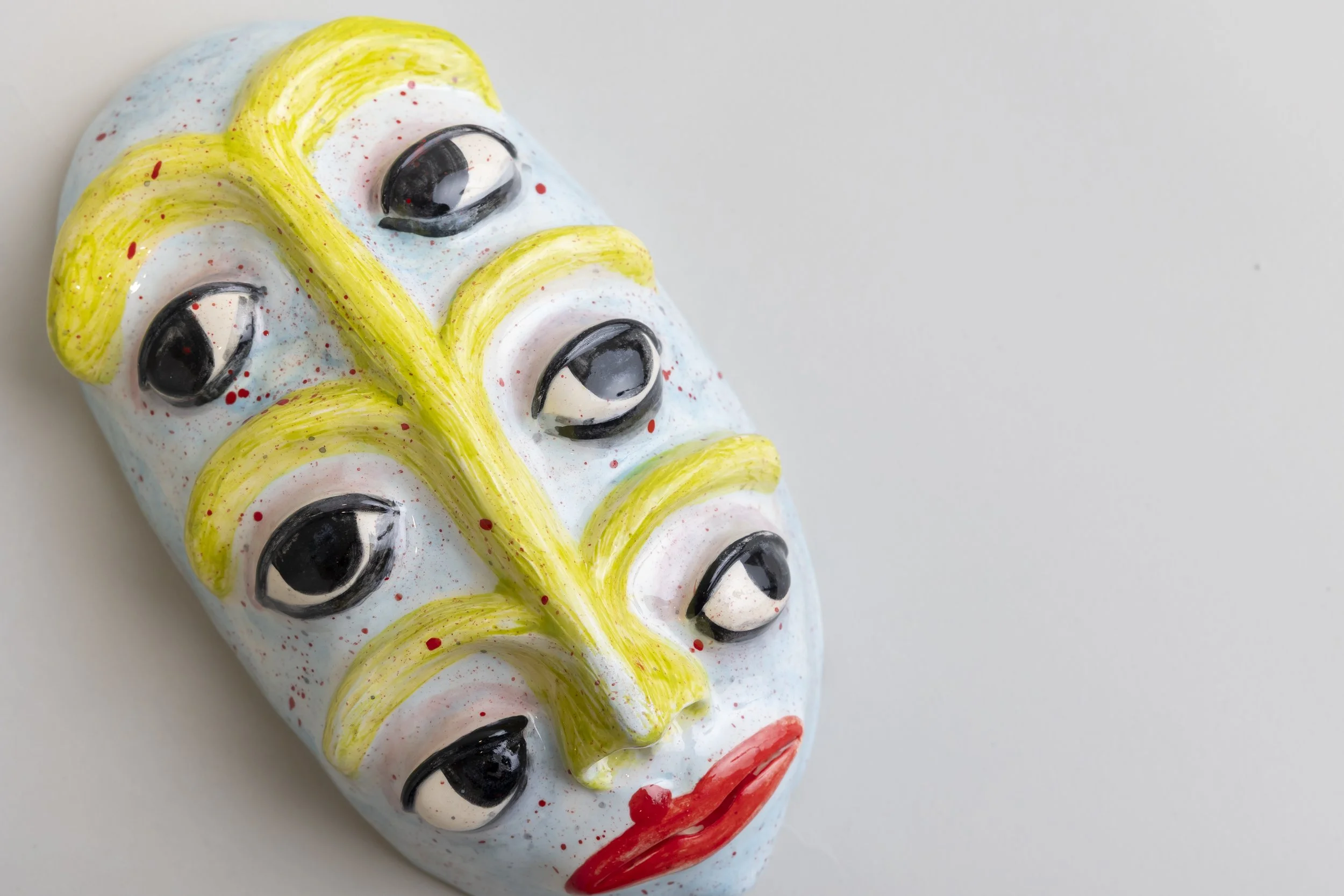 A unique ceramic mask by Solo Guapa