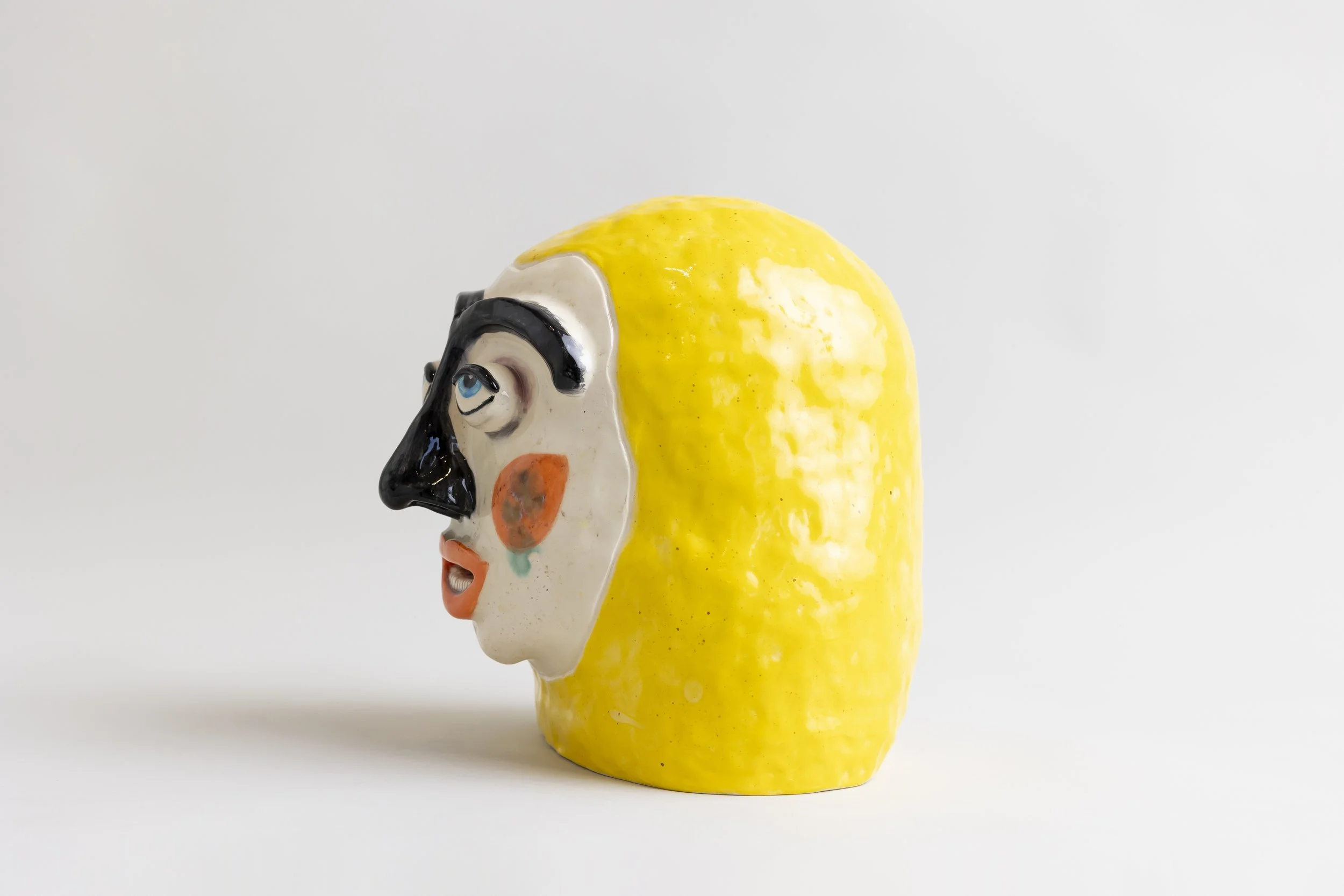 A unique ceramic sculpture by Solo Guapa