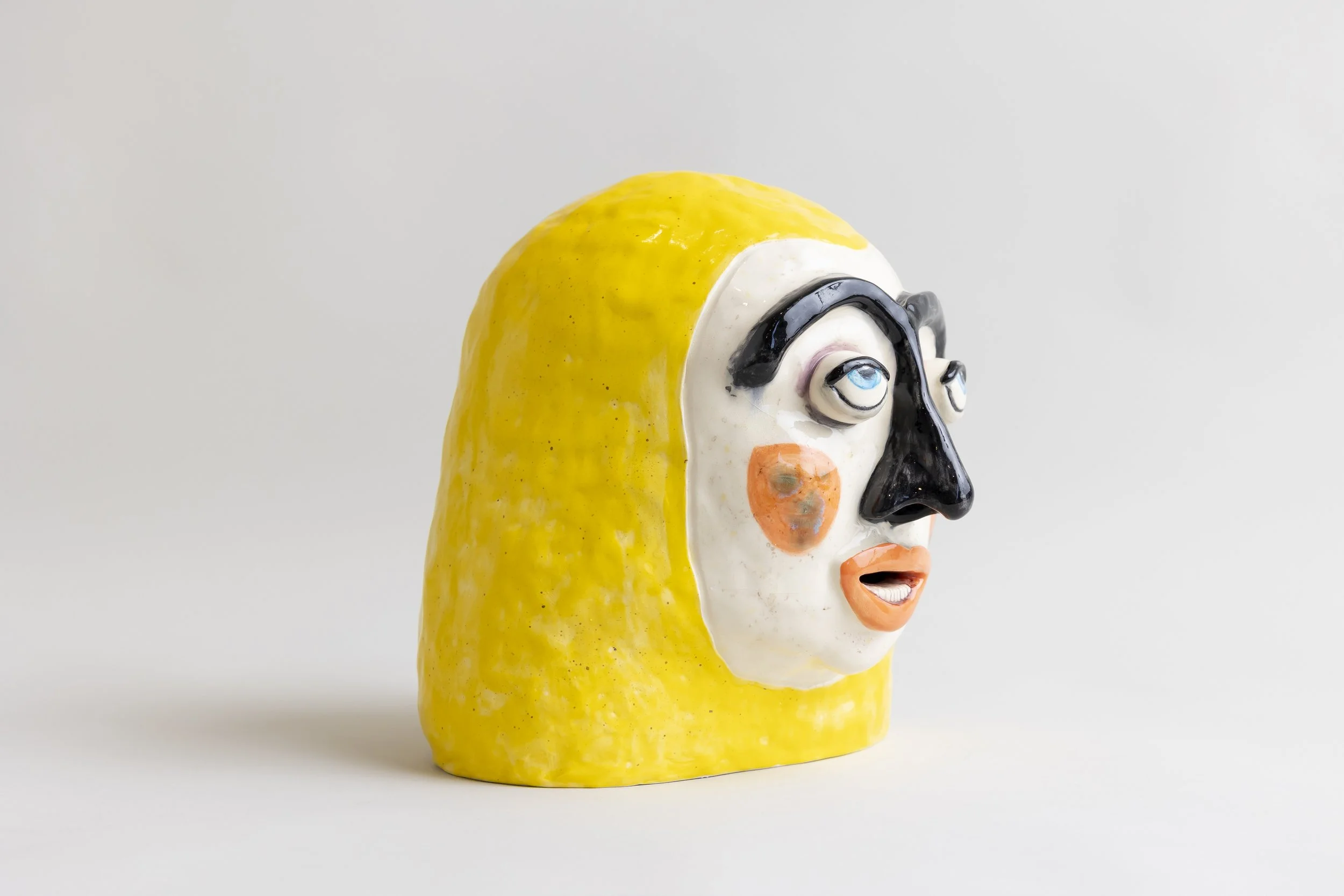 A unique ceramic sculpture by Solo Guapa