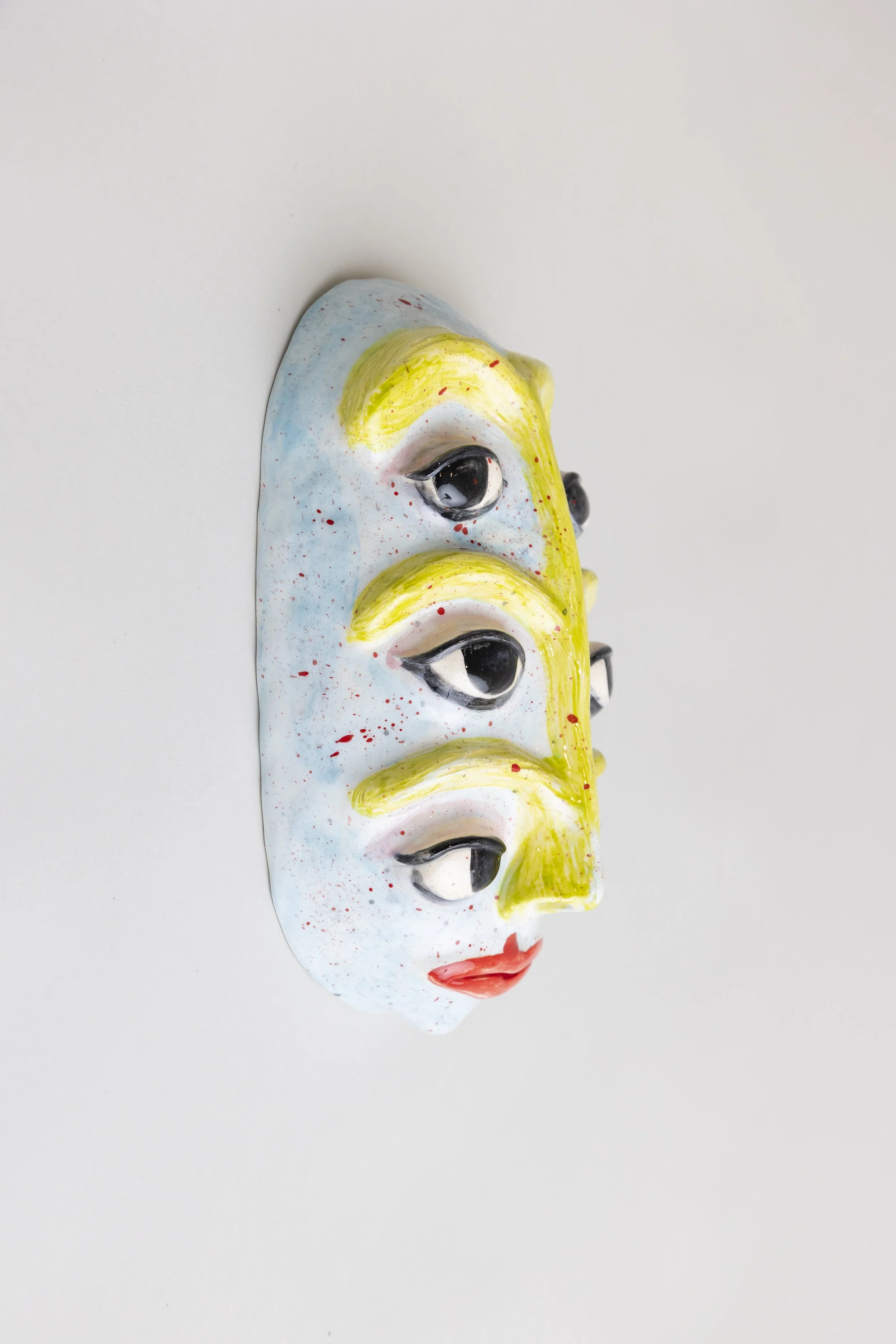 A unique ceramic mask by Solo Guapa