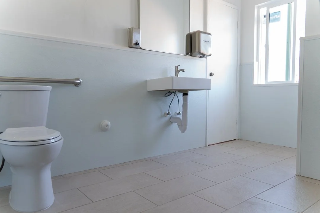 Lakeside Community Poolside Bath