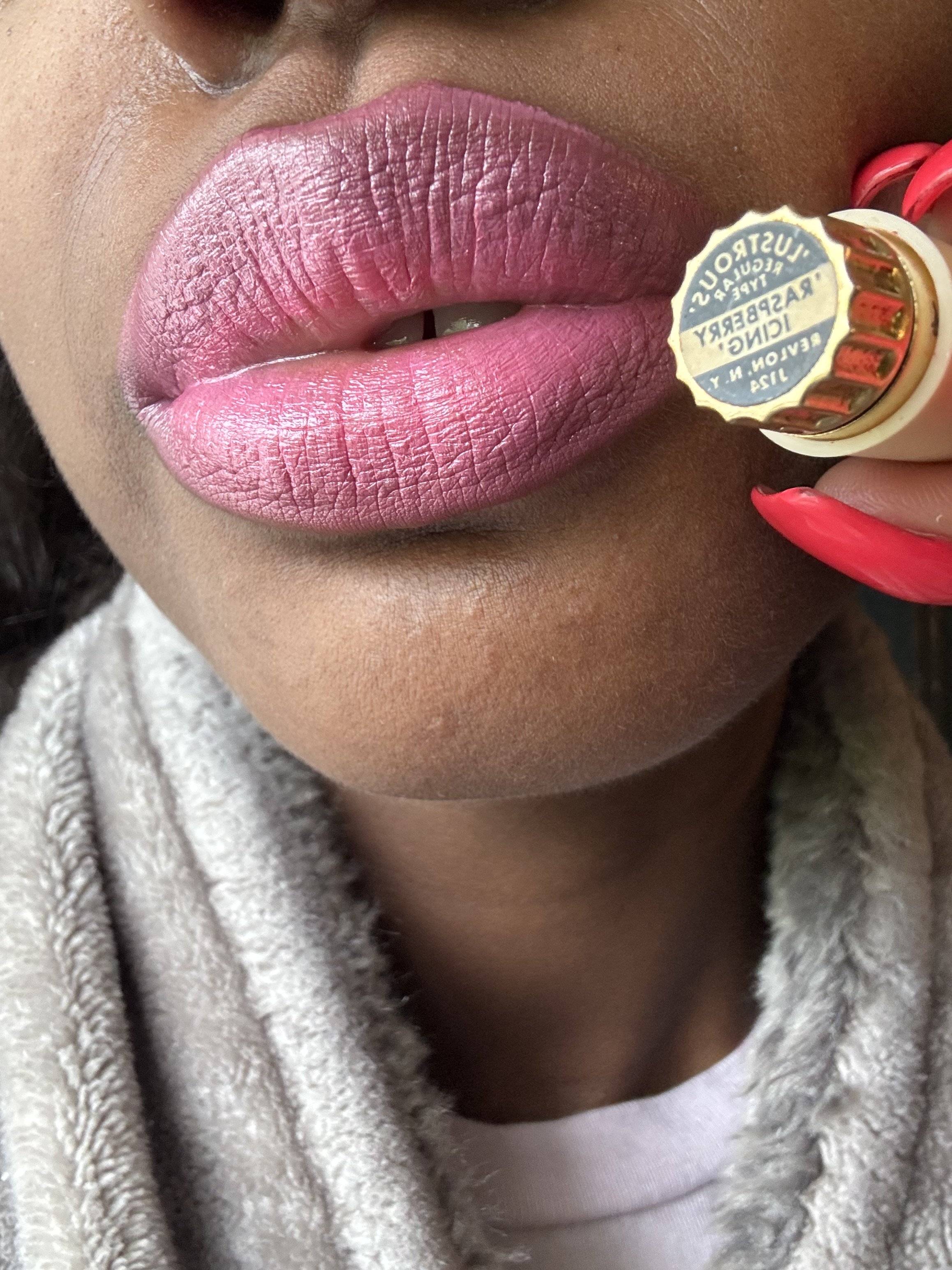 Why I ONLY Wear 1950s Old Hollywood Era Lipstick